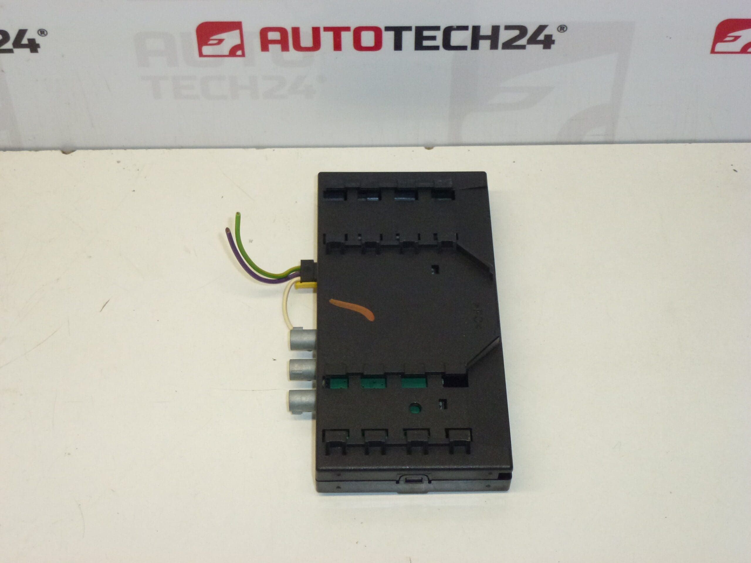 Jednotka antény Citroën Peugeot 9655888380 6561EC – Obrázok 2