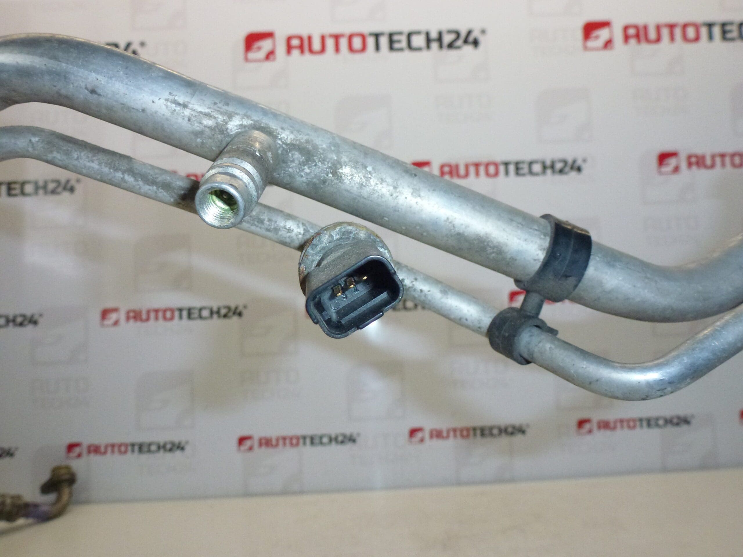 Klimatizačná trubka Citroën Peugeot 1.6 HDI 9643393880 6460QP – Obrázok 2