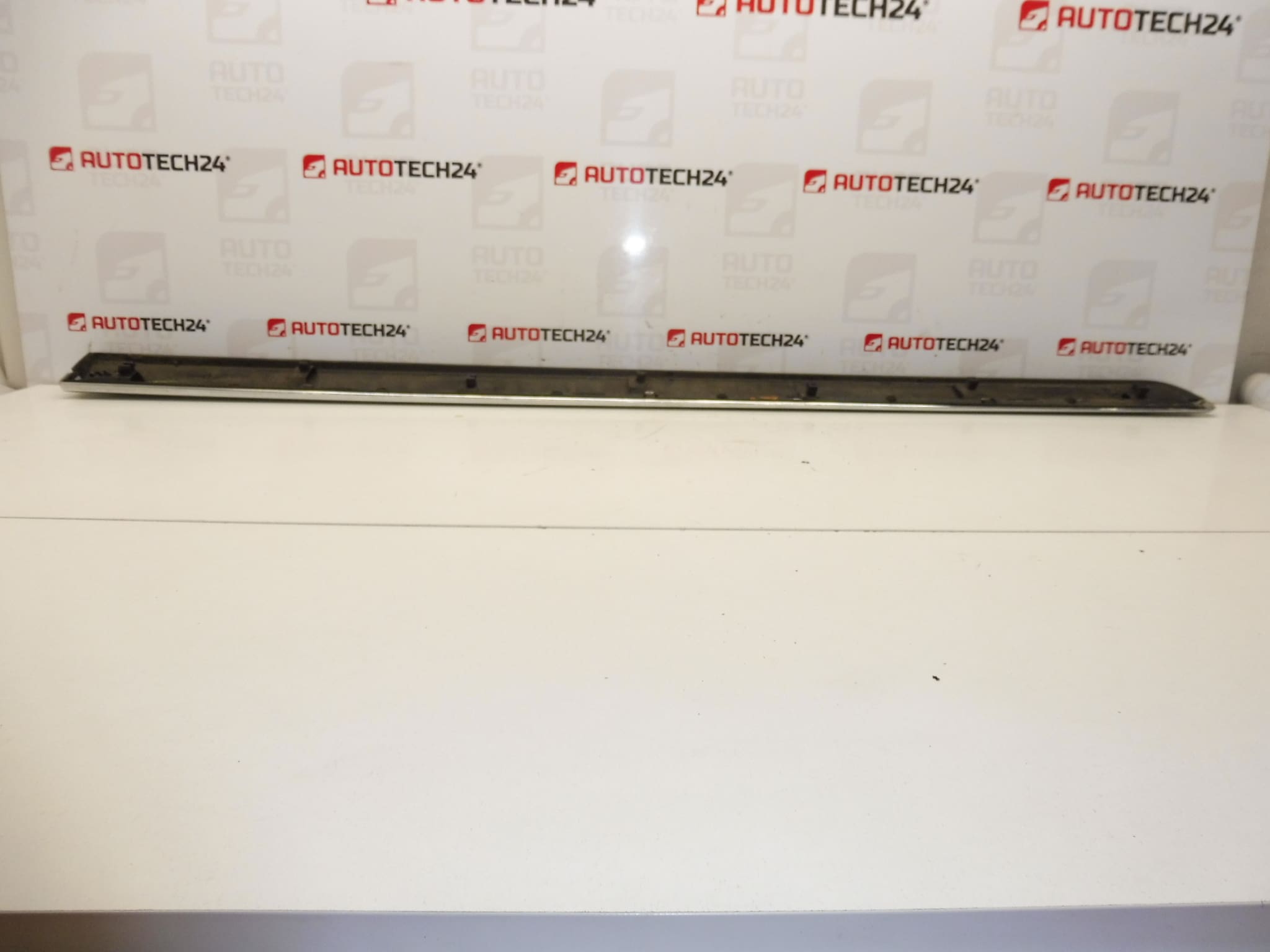 Lišta ľavých zadných dverí Citroën C8 Peugeot 807 EYJ 1401029977 8546W2 – Obrázok 2