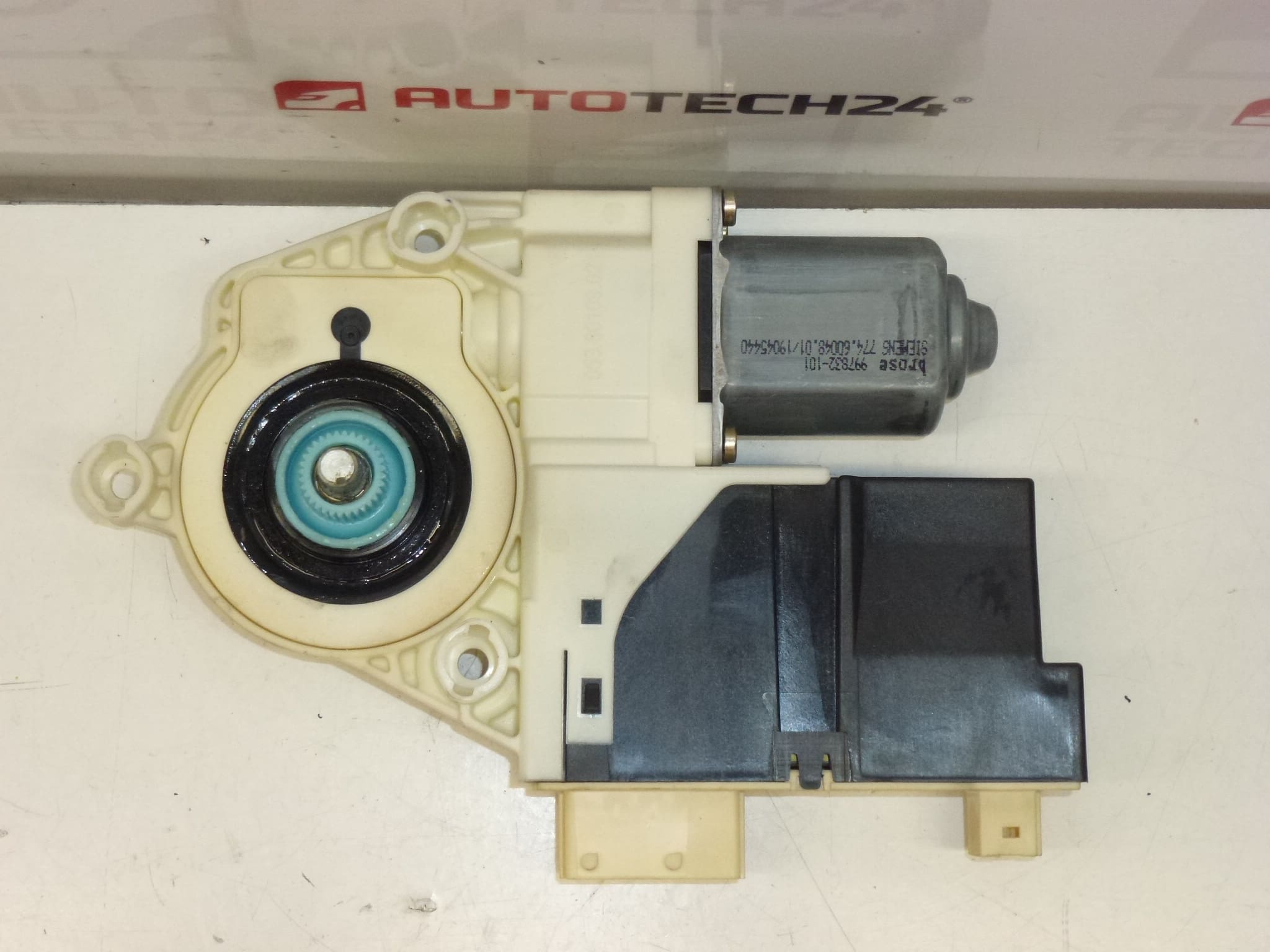 Motor ľavého okna Peugeot 307 9649911180 9221CG – Obrázok 2