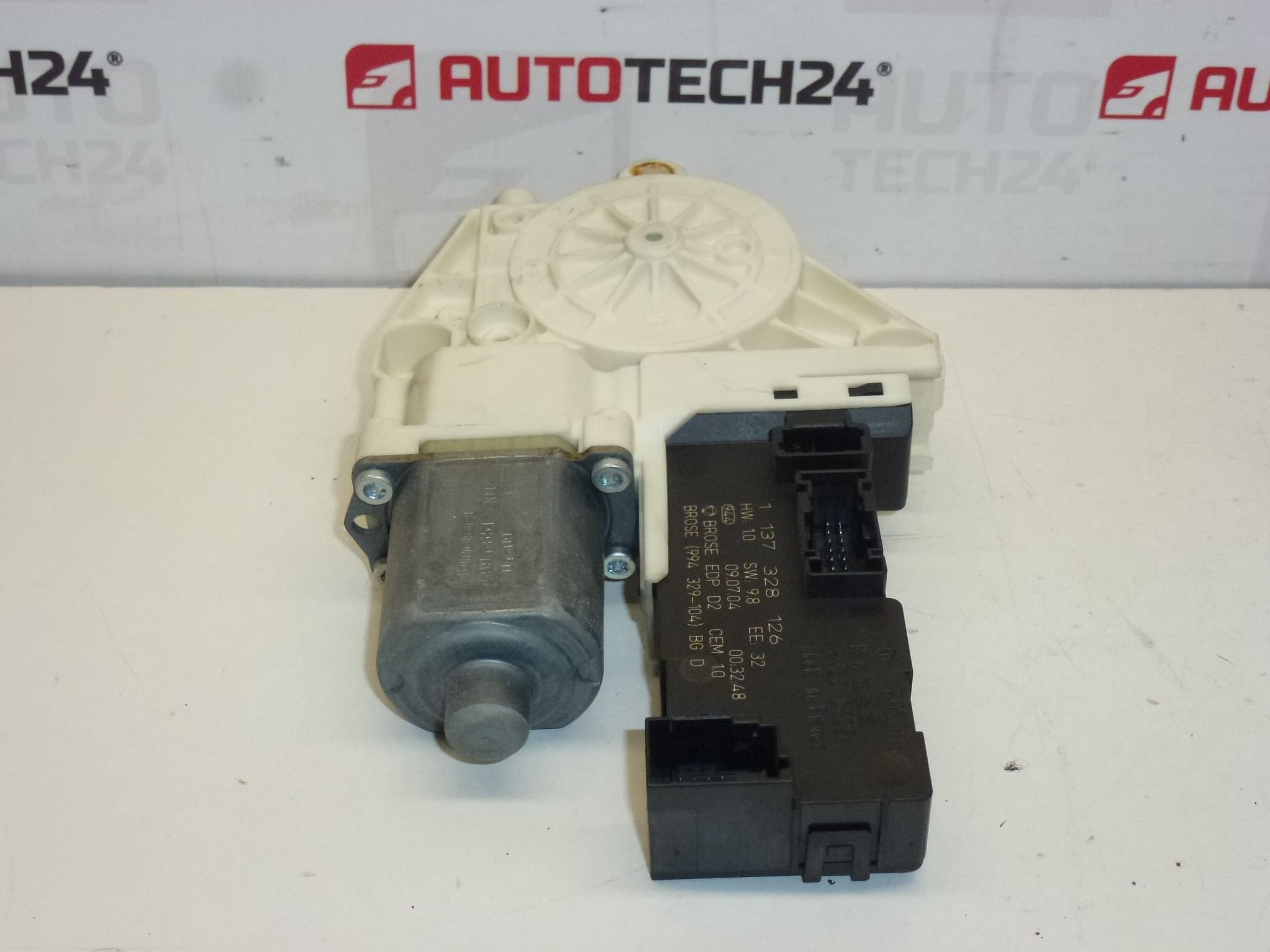 Motor sťahovania pravého okna Peugeot 407 1137328126 9222Y8 – Obrázok 2