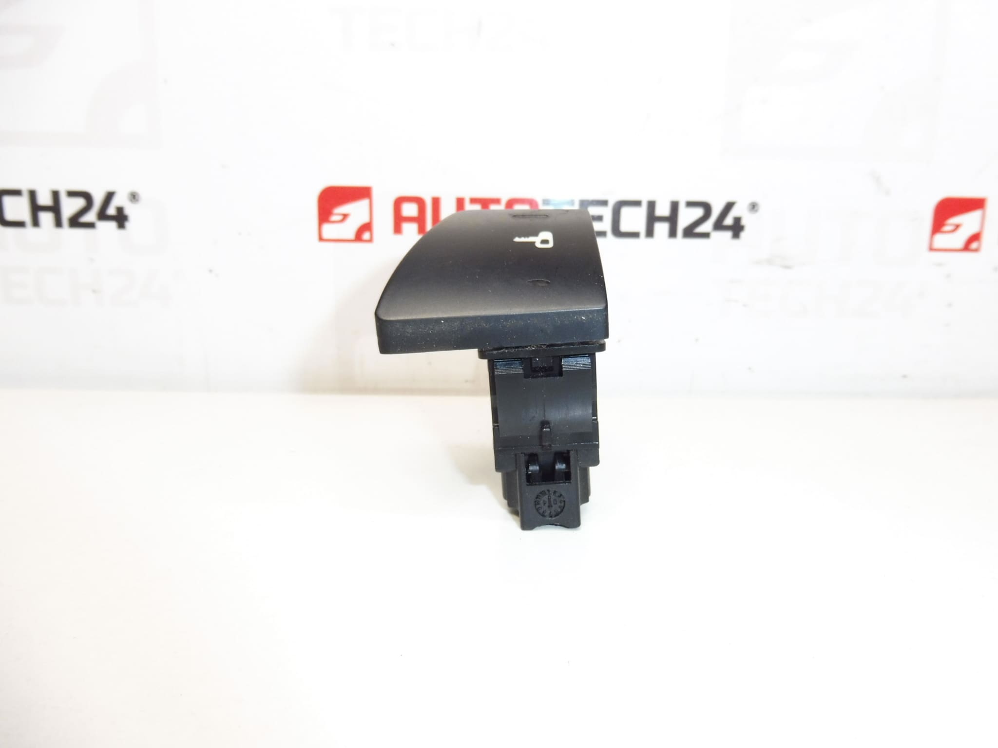 Ovládač centrálneho zamykania Peugeot 307 96366684XT 96366604XT – Obrázok 2