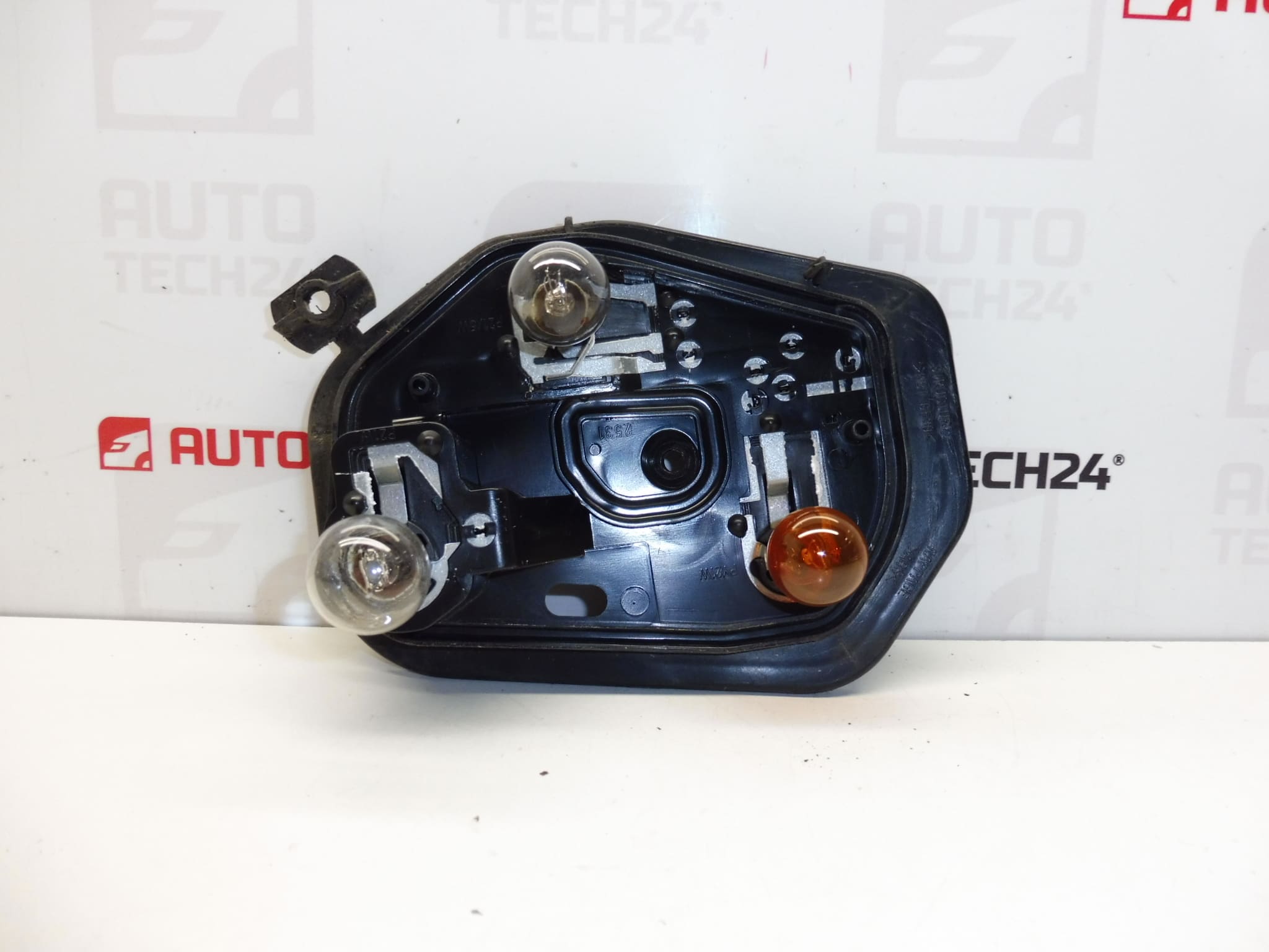 Pätica ľavej zadnej lampy s kabelážou Peugeot 206 do 6/2003 6350P1