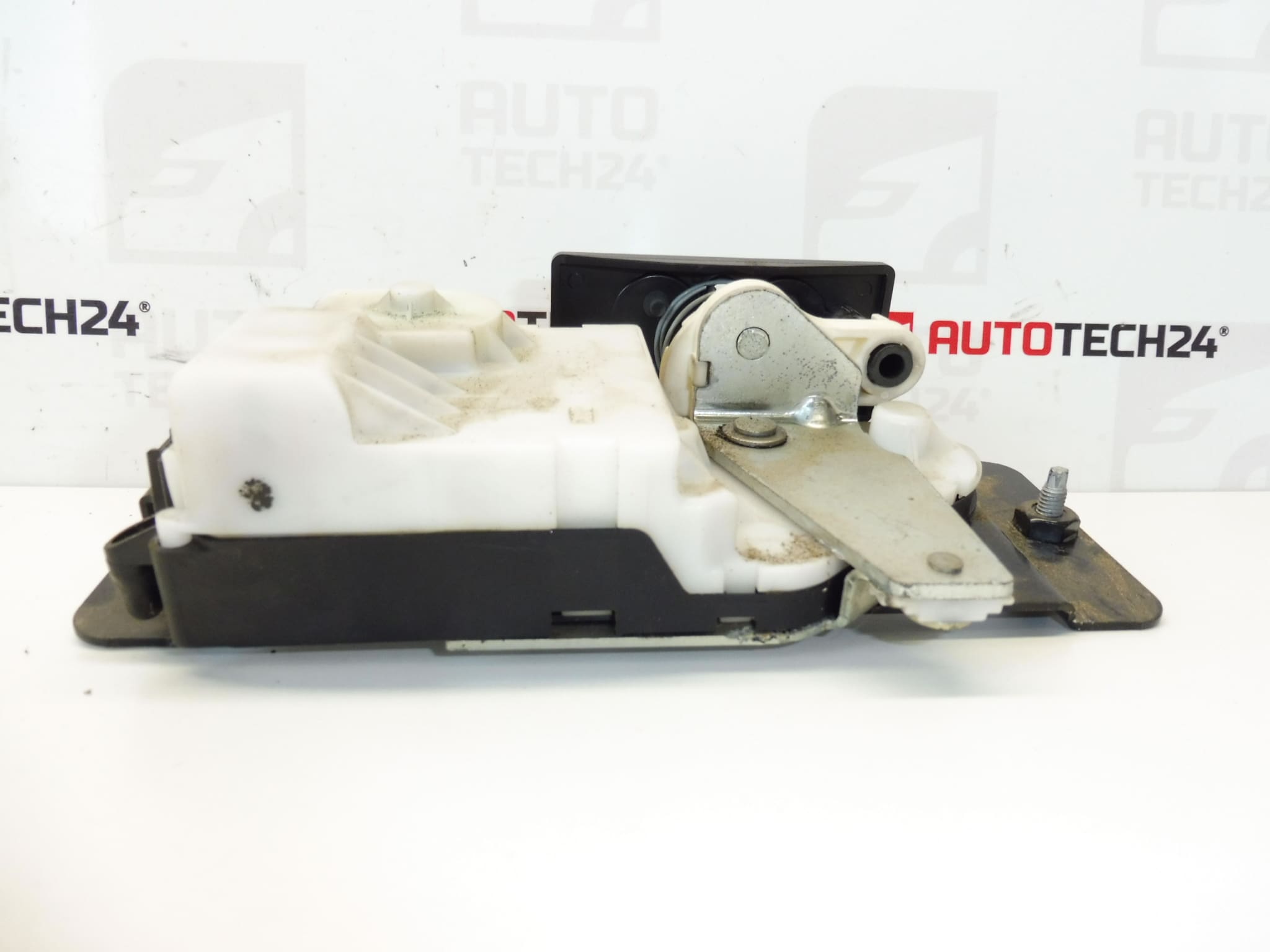 Protikus zámku kufra Peugeot 607 – čísla dielov 865428, 865429 – Obrázok 2