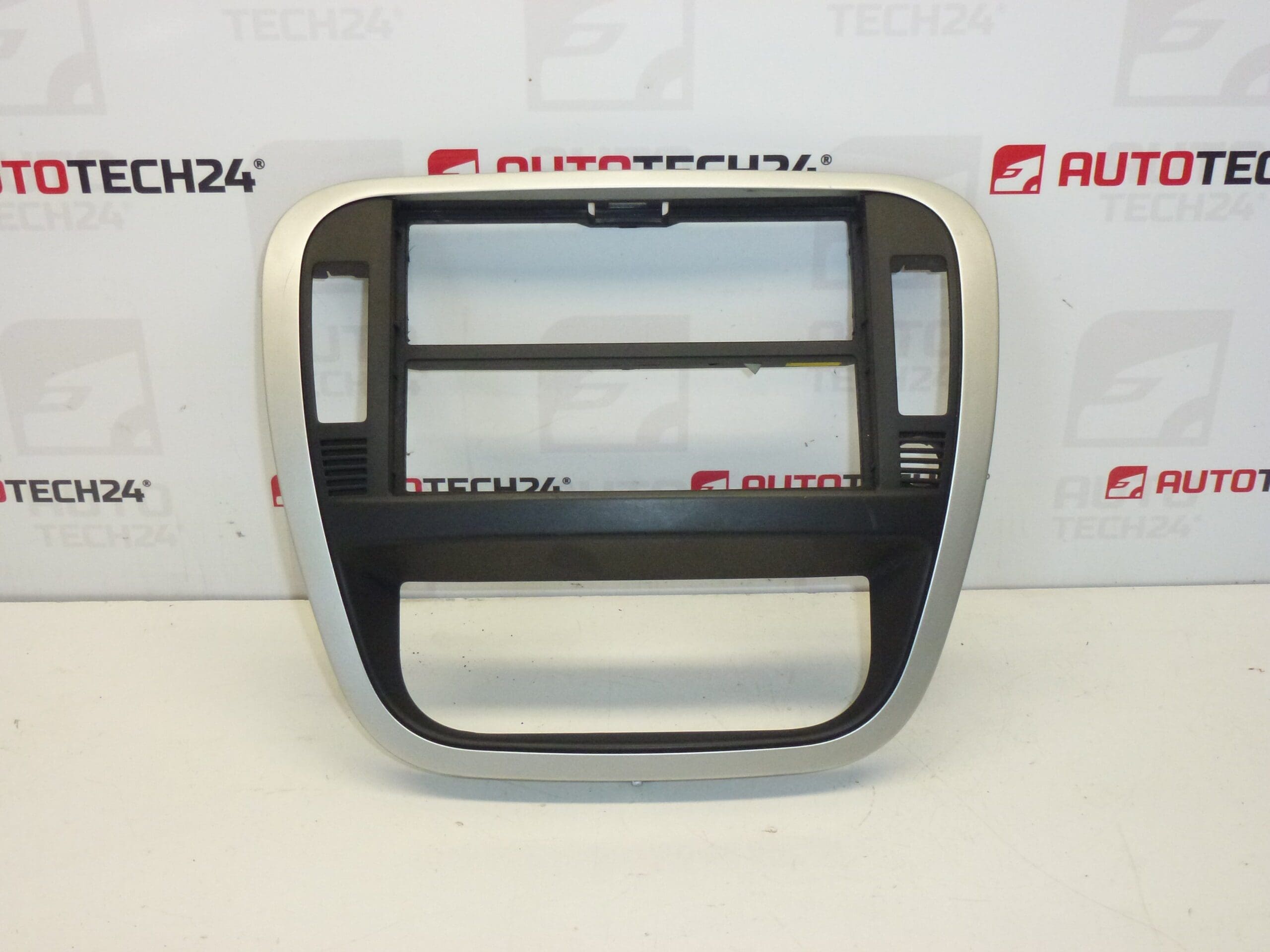 Rámček rádia Citroën C2 a C3 9653074277 8211TH