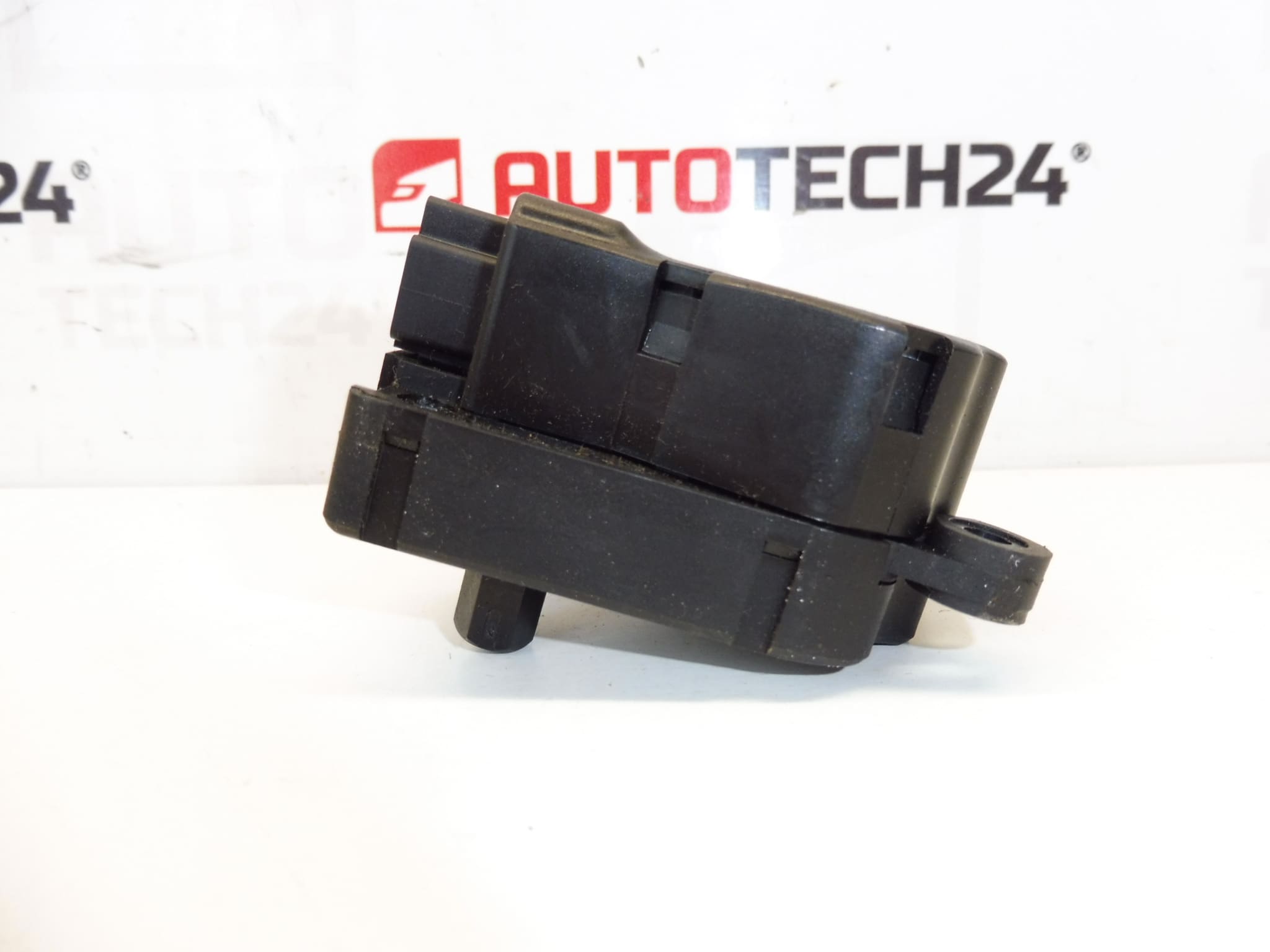 Servomotor kúrenia pre Citroën a Peugeot BEHR EAD511 H1961 UA14 – Obrázok 2
