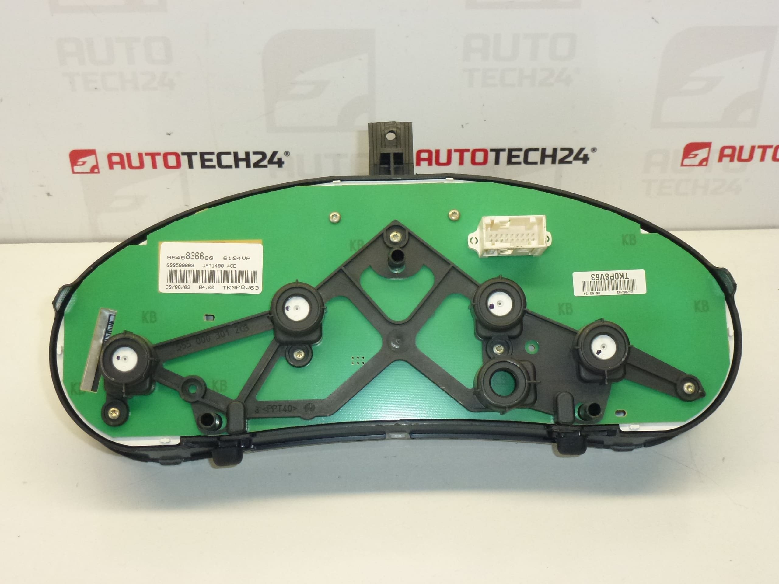 Tachometer budíky Peugeot 206 najeto 136000 km 9648836680 6104VA 6104HY – Obrázok 2