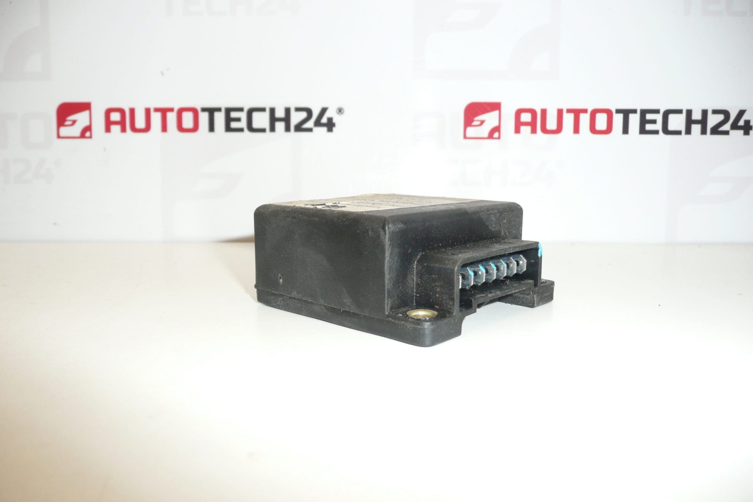 Termostat klimatizácie Valeo 73410602 6461A4 – Obrázok 2