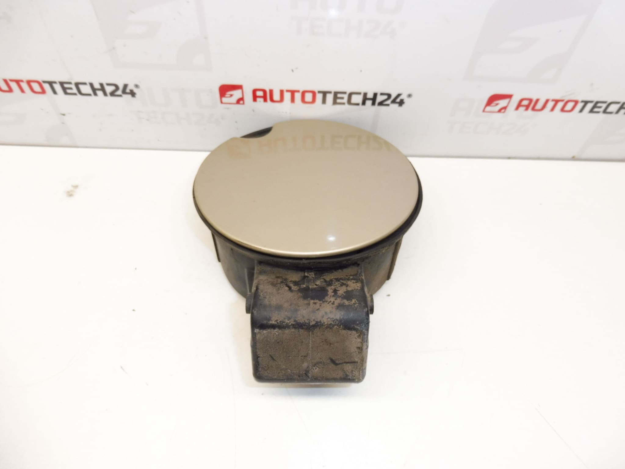 Viečko Kryt Nádrže Citroën C4 5 Dverí 9650573477 1517C1 KCW – Obrázok 2