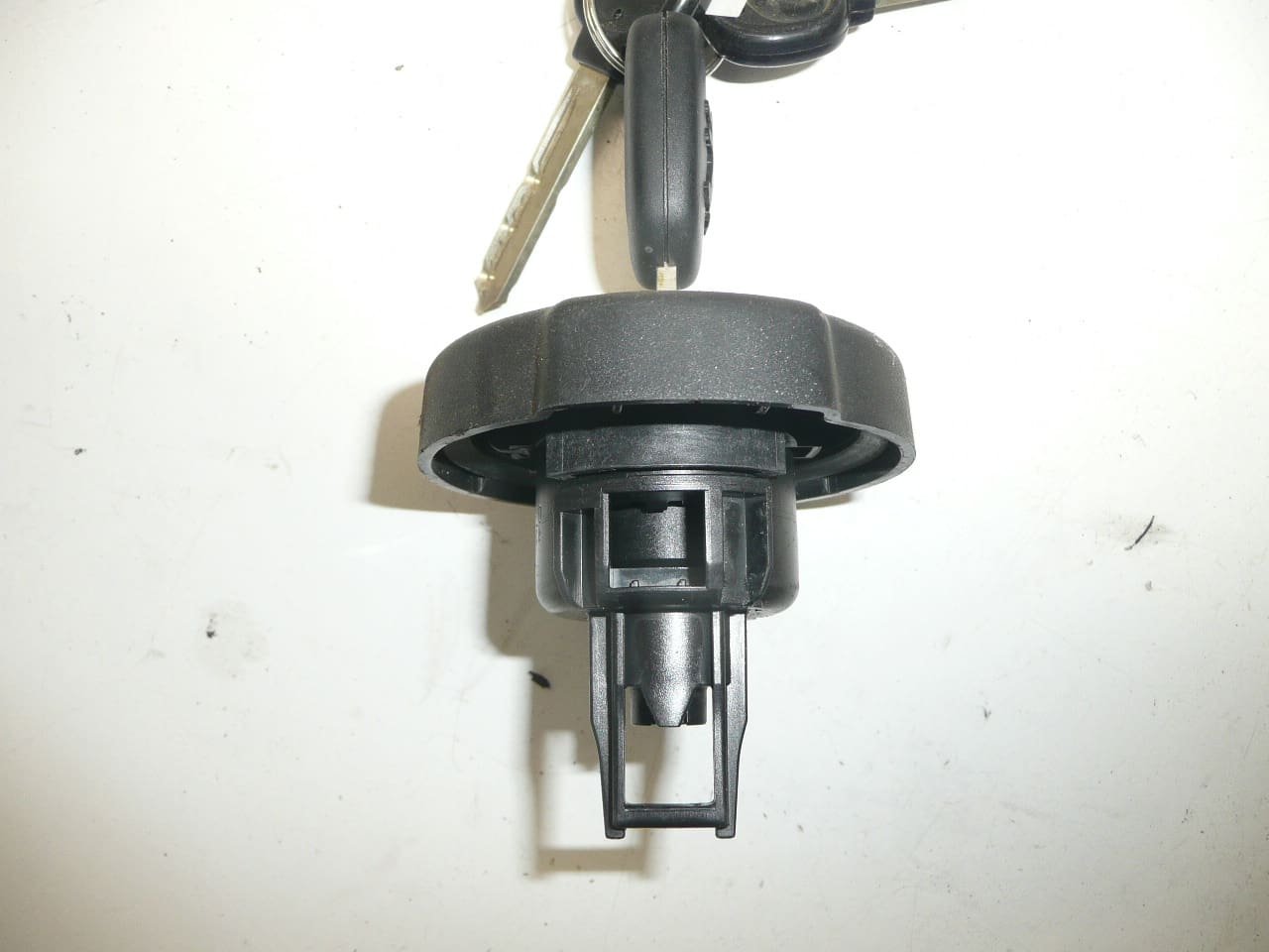 Viečko nádrže s kľúčom Citroën Peugeot 1508L7 – Obrázok 2