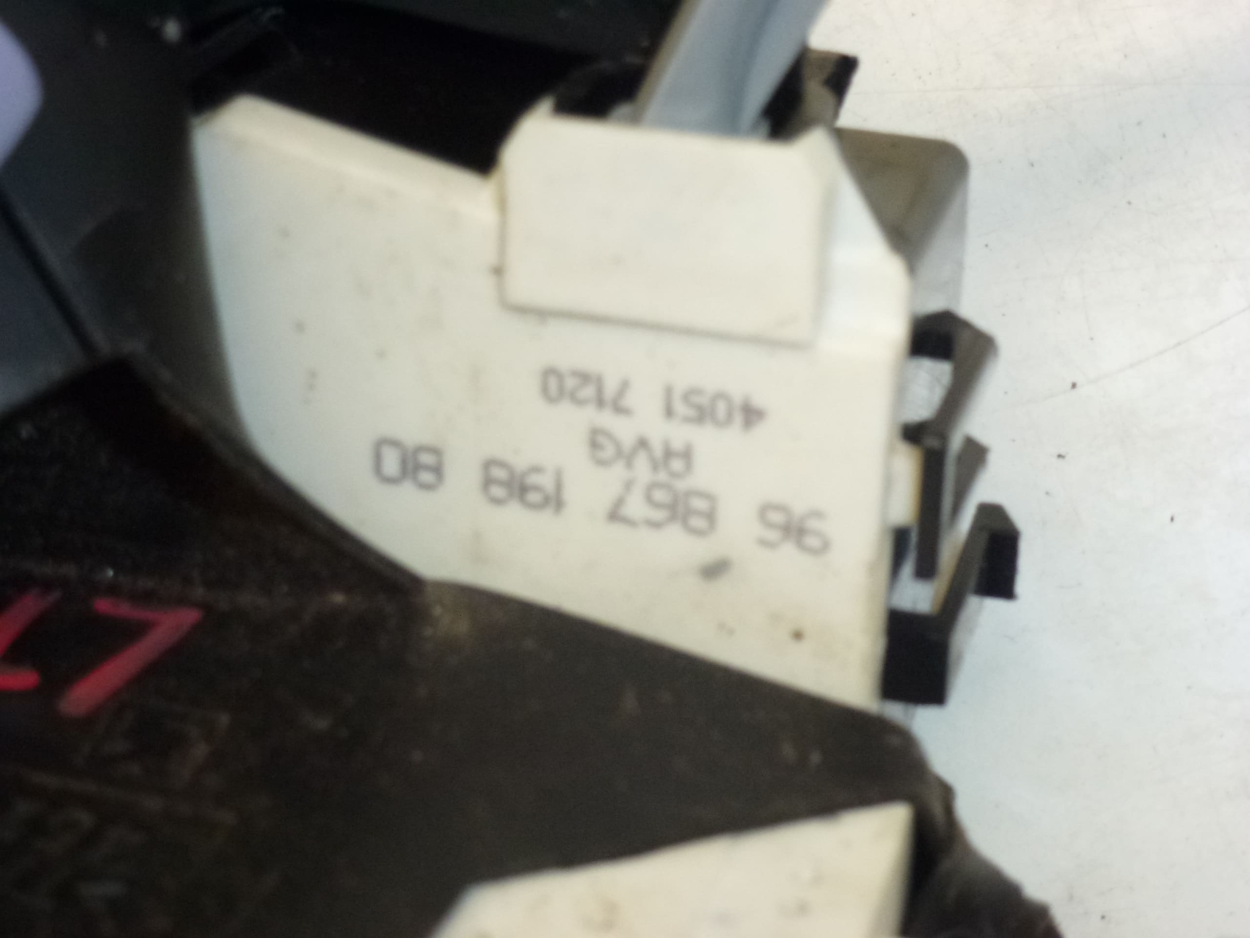 Zámok ľavých predných dverí Citroën C4 9686719880 9135FA – Obrázok 2