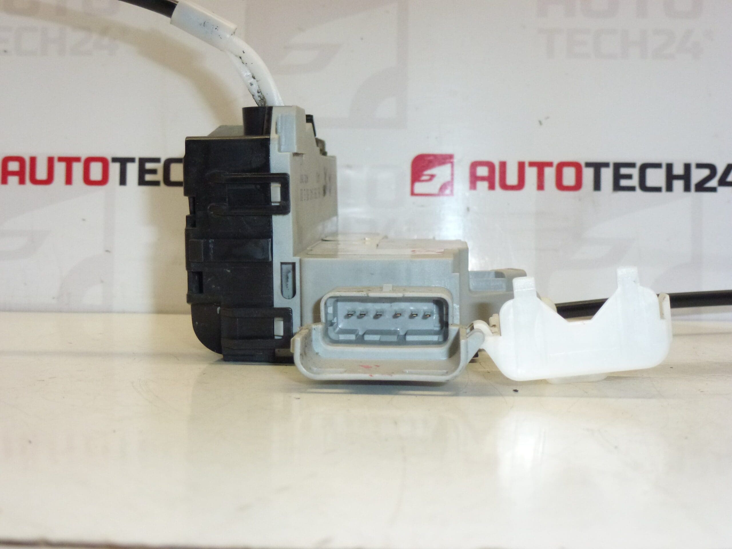 Zámok pravých zadných dverí Peugeot 407 9659854280 9138N8 – Obrázok 2