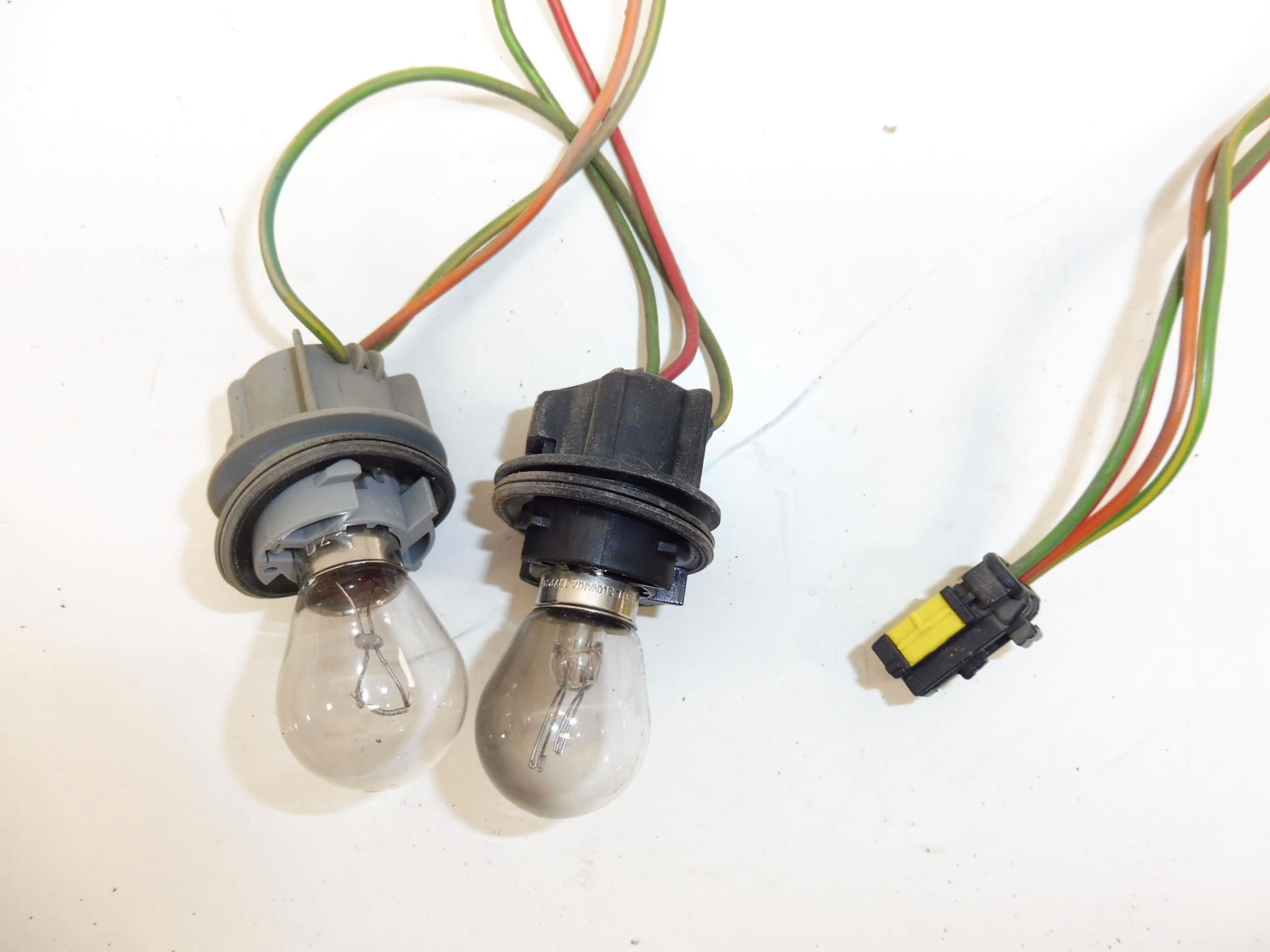 Svazek patic zadného svetla do blatníka Peugeot 607 6534GS – Obrázok 2