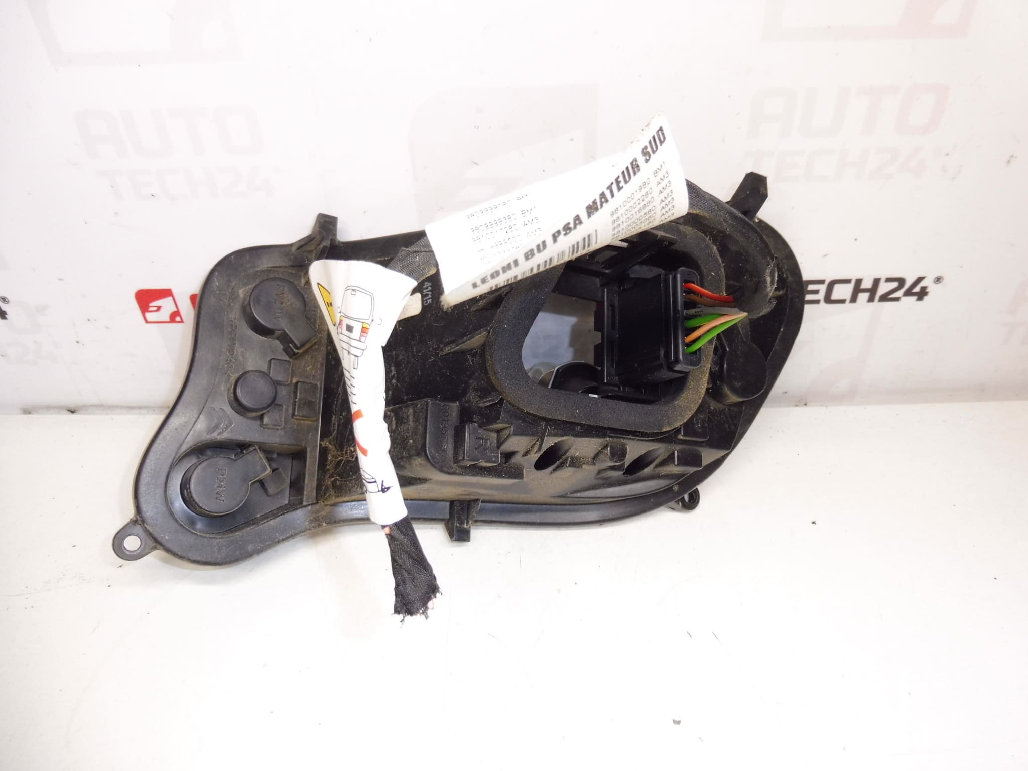 Patica pravého zadného vonkajšieho svetla Citroën C4 II 9808624380 9808624580 – Obrázok 2