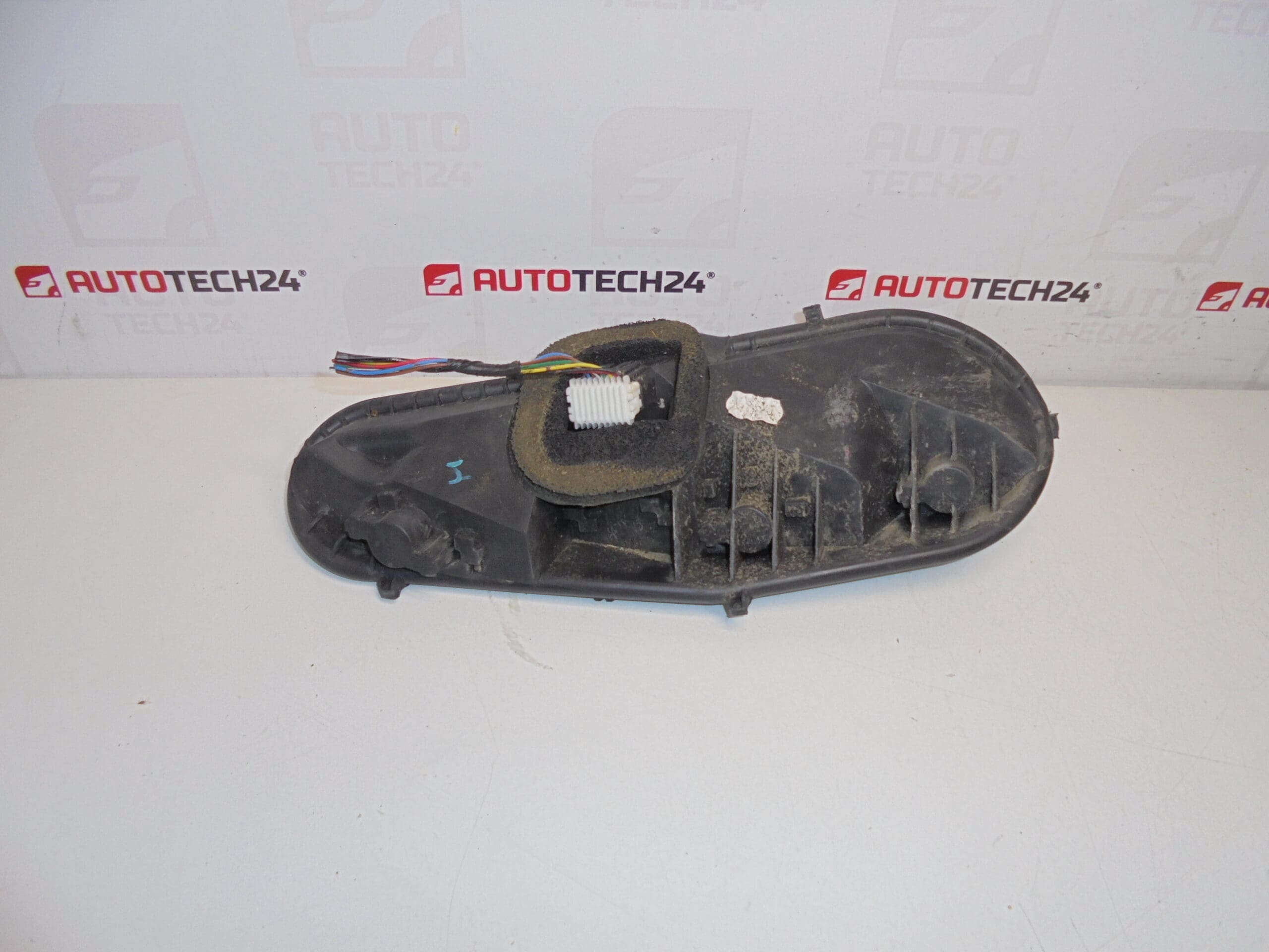 Základňa skrutky pravej zadnej žiarovky s káblom Citroën C1 Peugeot 107 634681