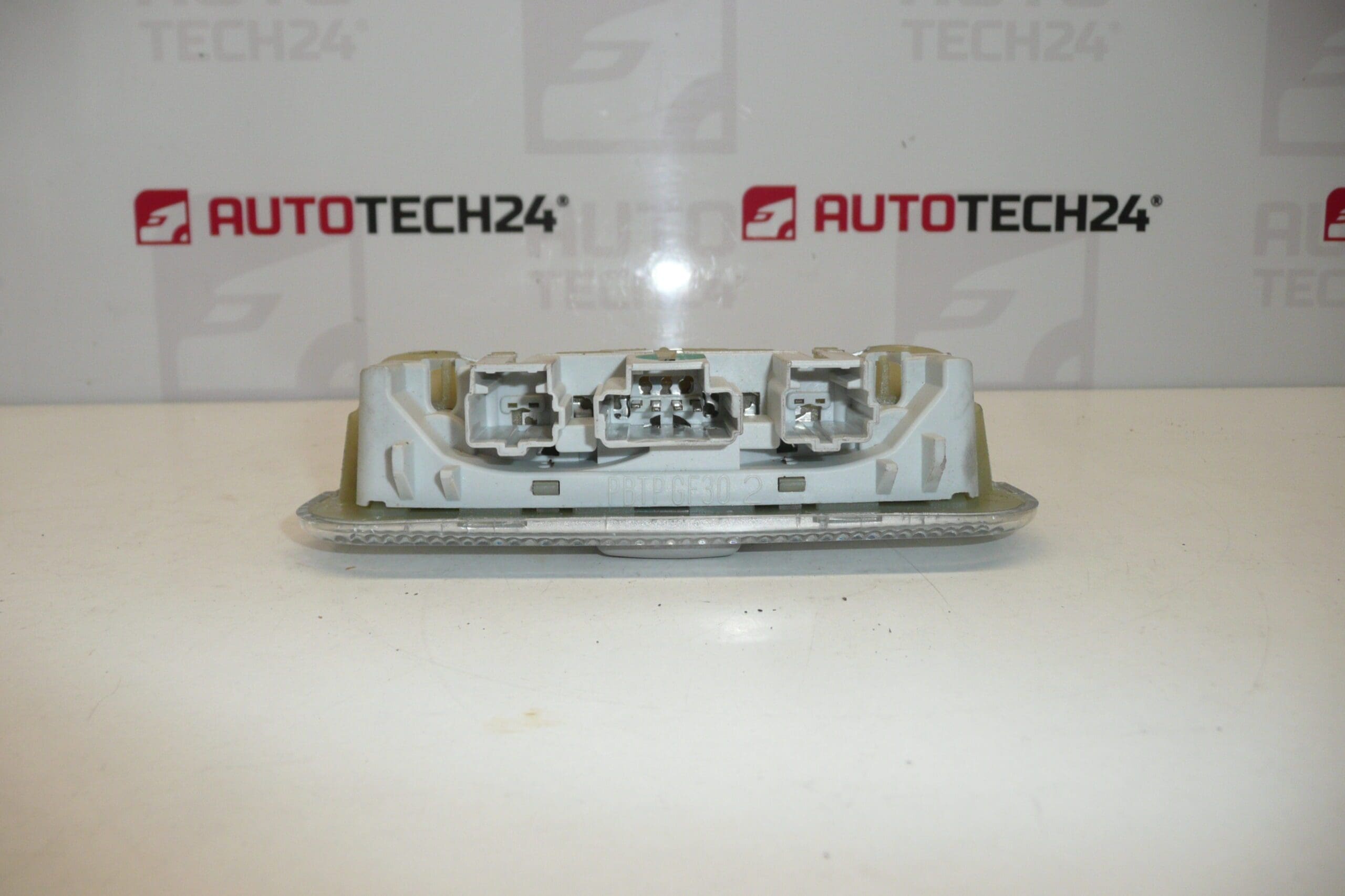 Vnútorné svetlo osvetlenia Citroën Peugeot 6362N4