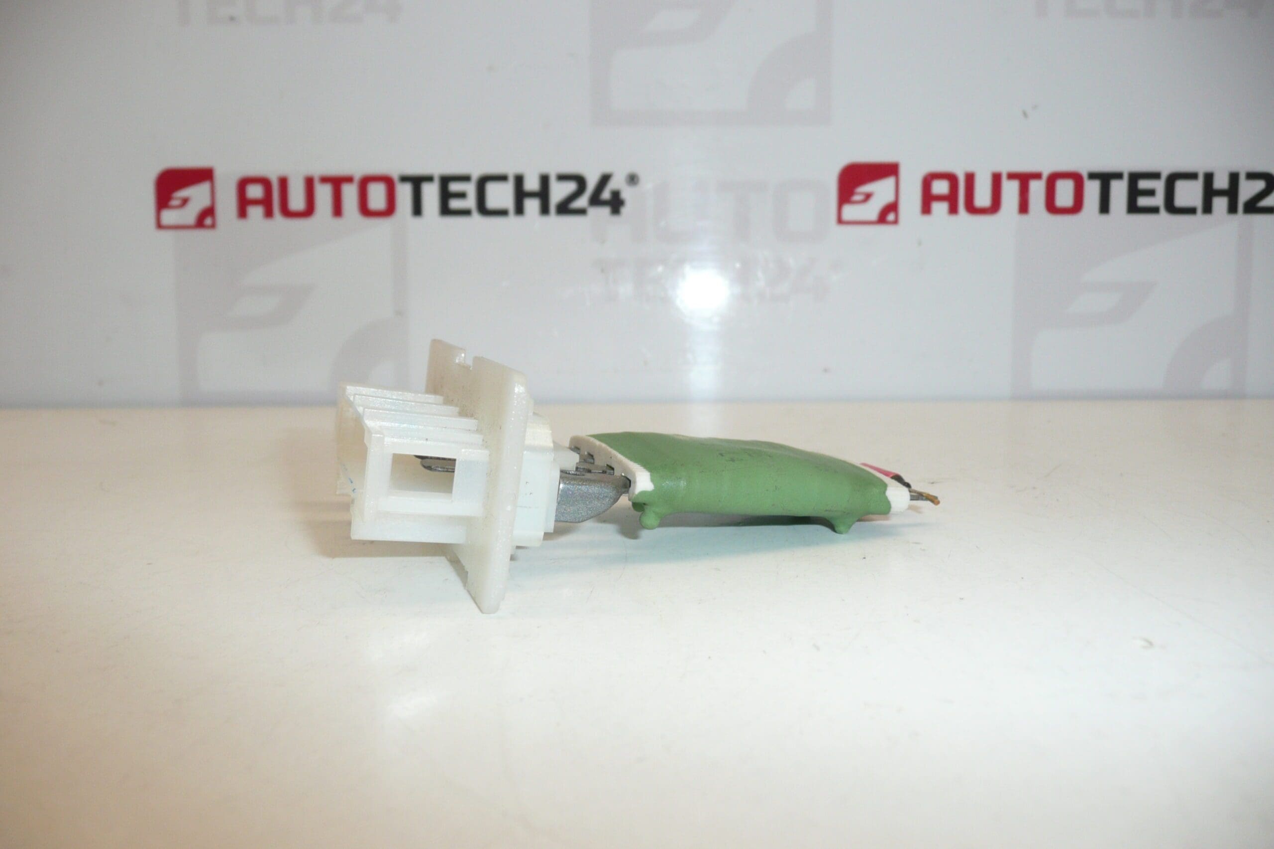 Regulátor ventilátora Citroën Peugeot 6445ZA