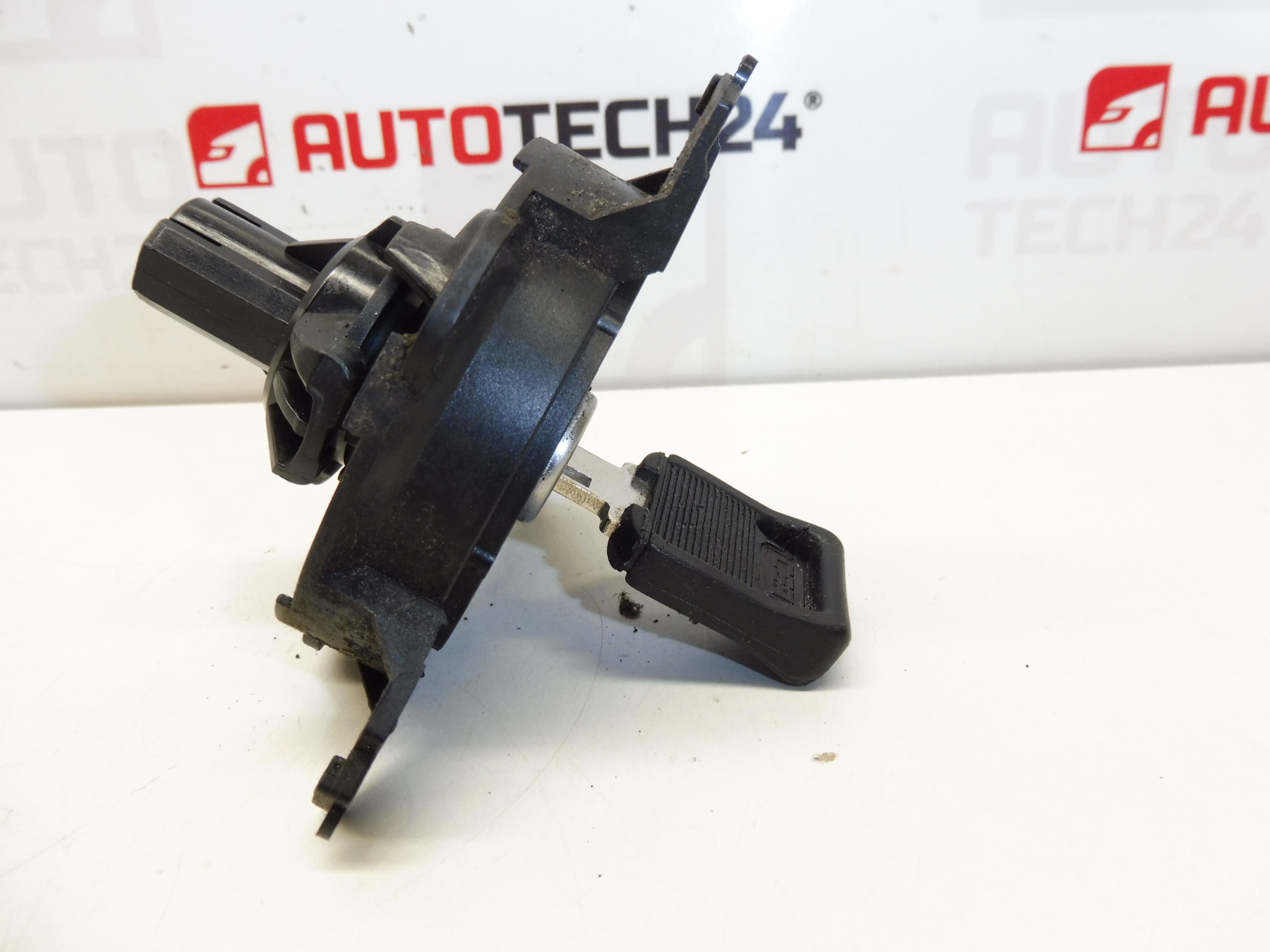 Viečko nádrže + 1 kľúč Peugeot 206