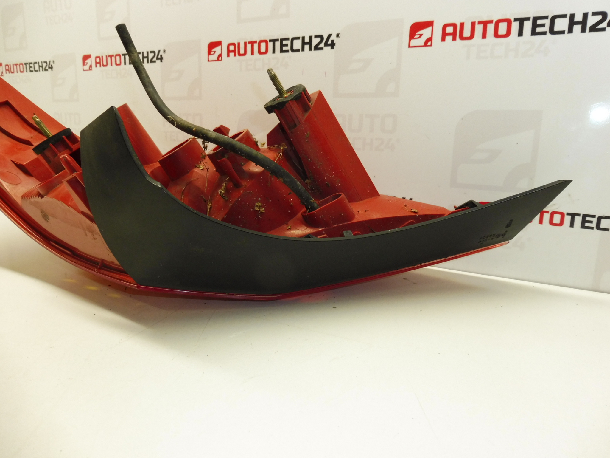 Ľavá zadná lampa Peugeot 407 COUPÉ 9648537680 6350Y1