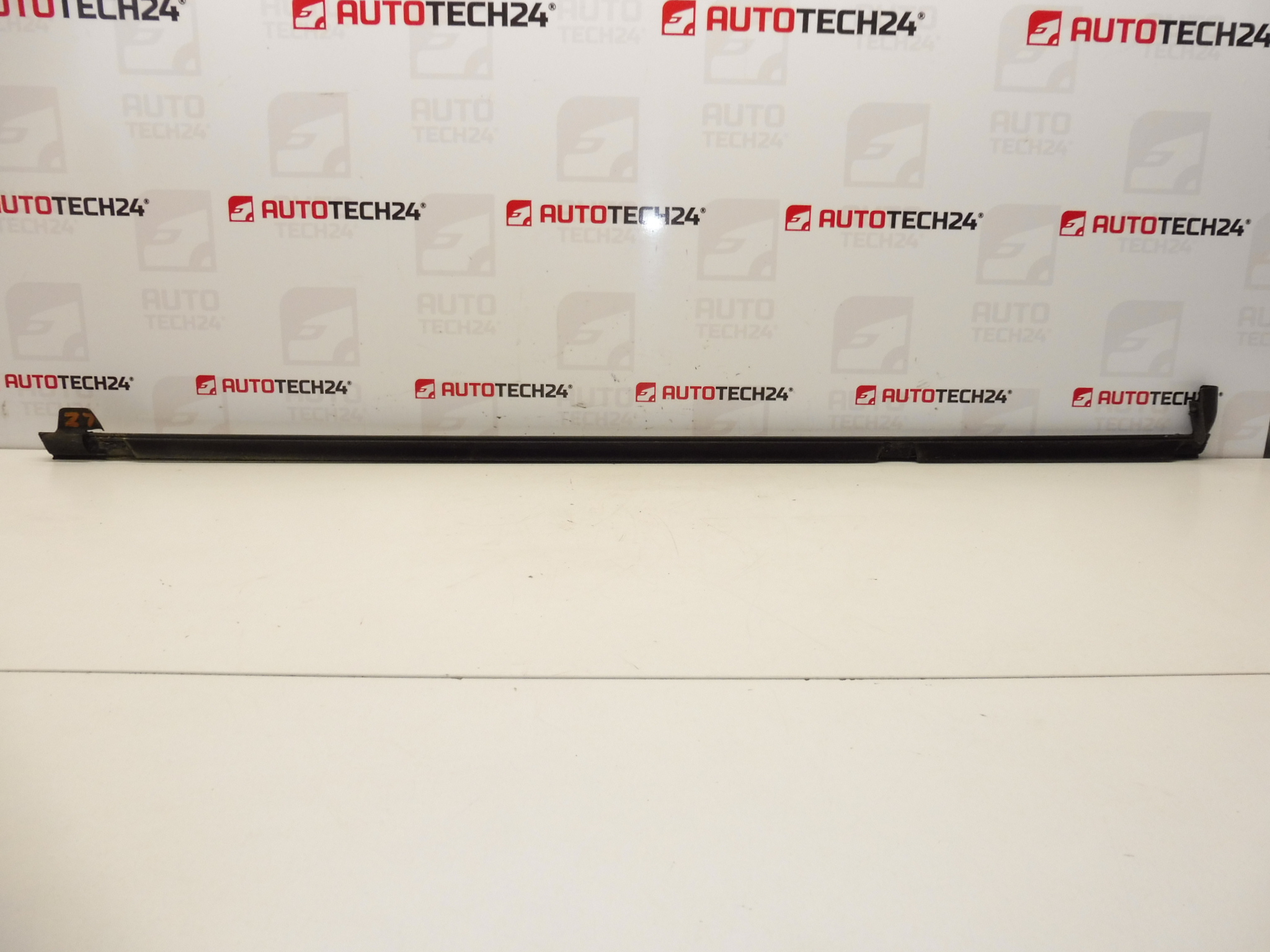 Lišta CHROM pre ľavé zadné dvere Citroen C4 Picasso 9334N9