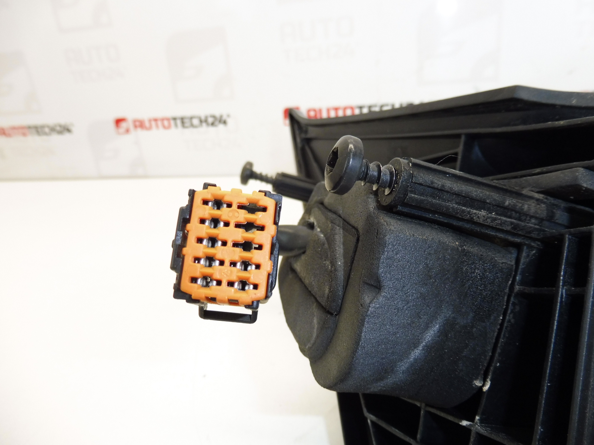 Pravé zrkadlo Citroën Xsara KPUC 8148GL