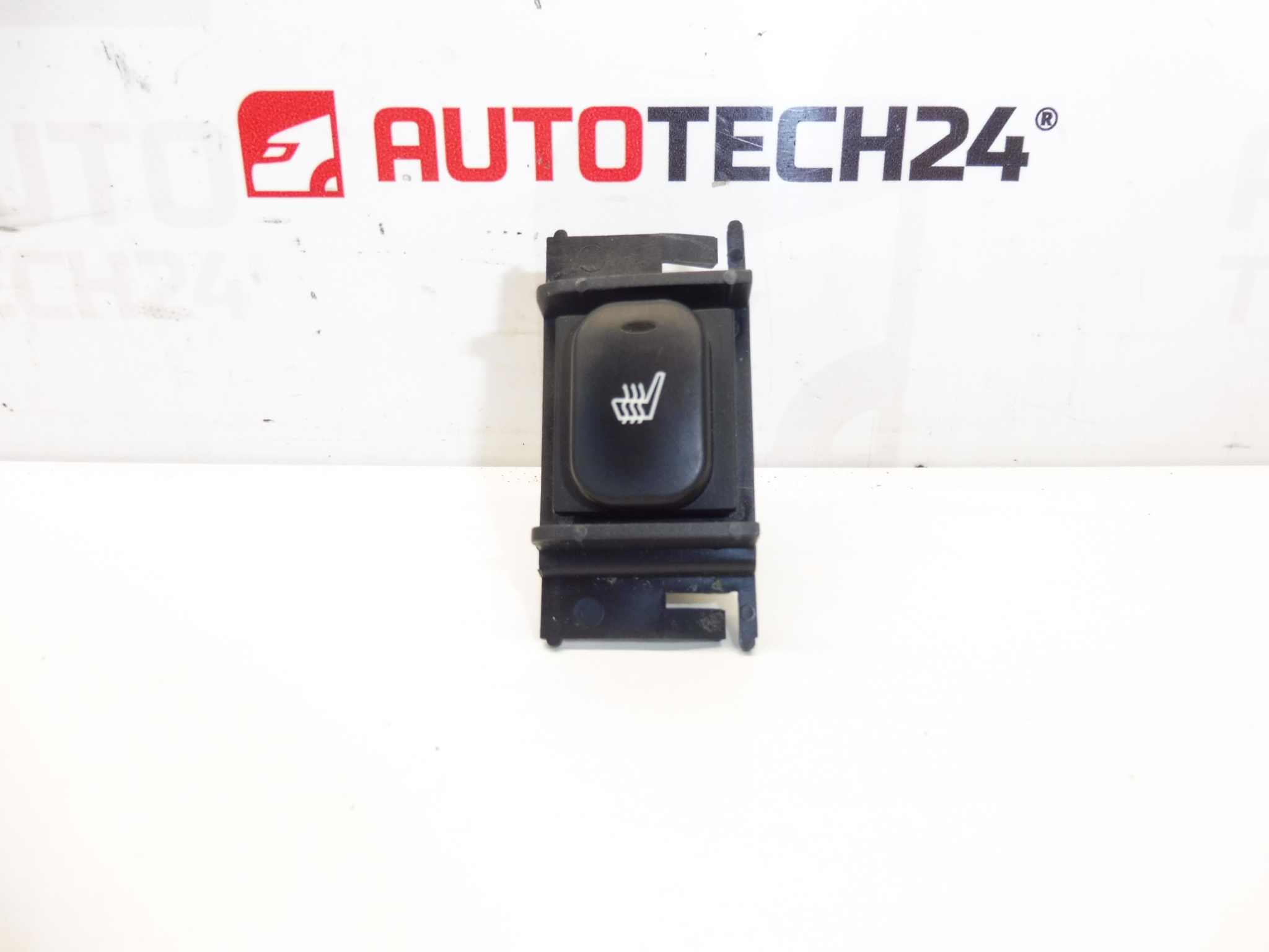 Ovládač výhrevu sedadla Citroën Peugeot 96456870XT
