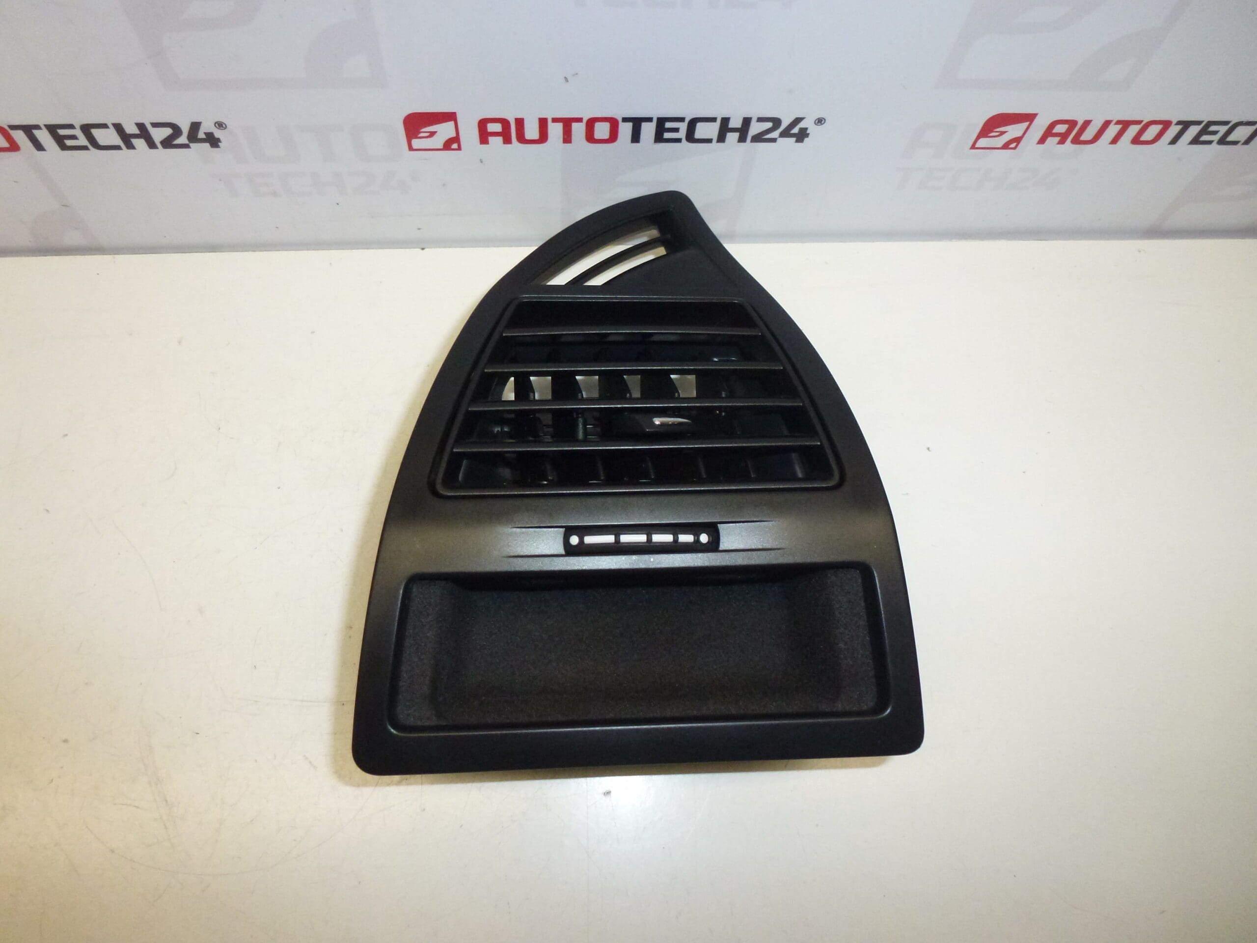 Vetrací otvor pravý Citroën C4 9649598677 9649598977