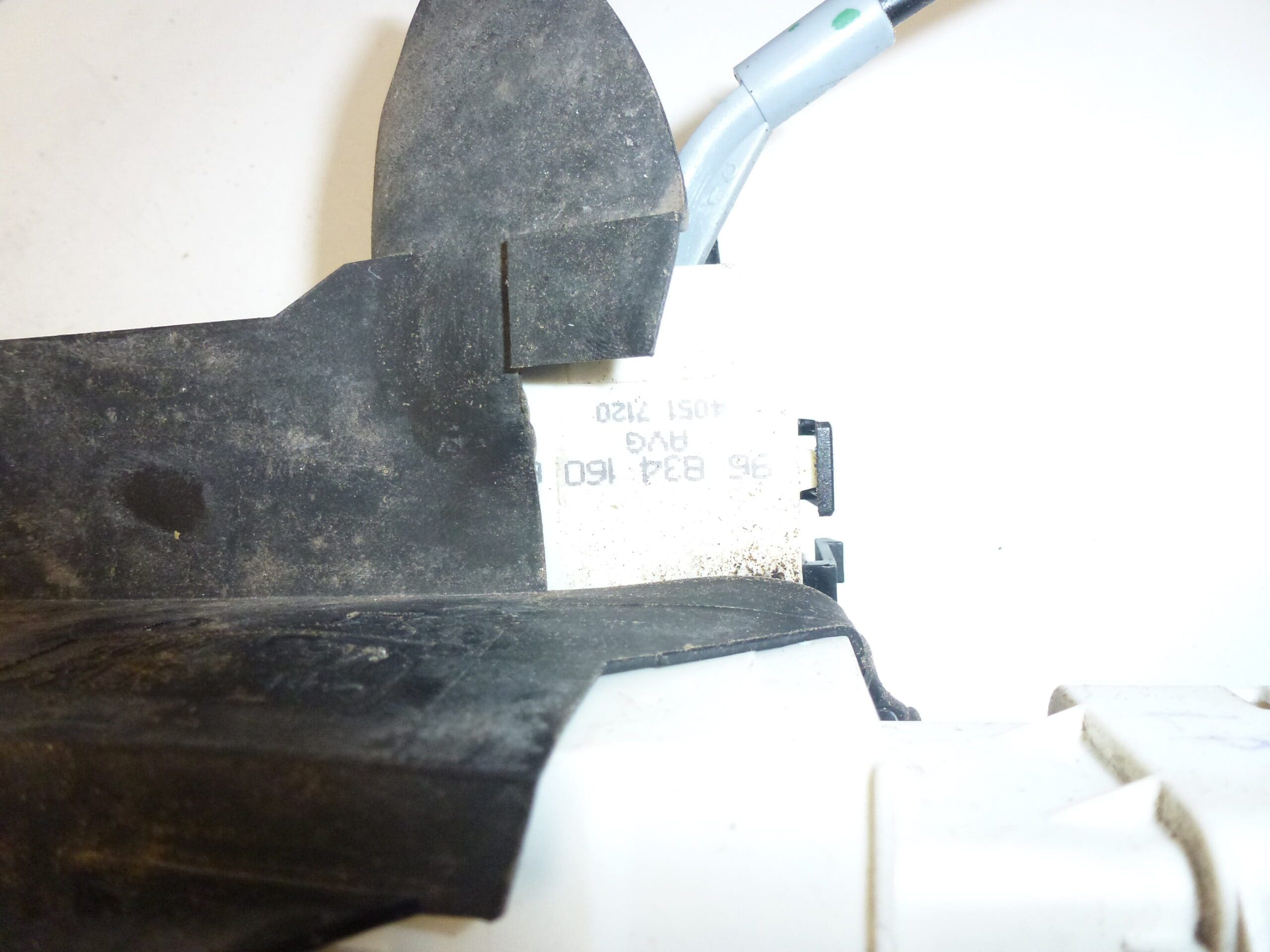 Zámok ľavých predných dverí Citroën C4 9683416080 9135FA