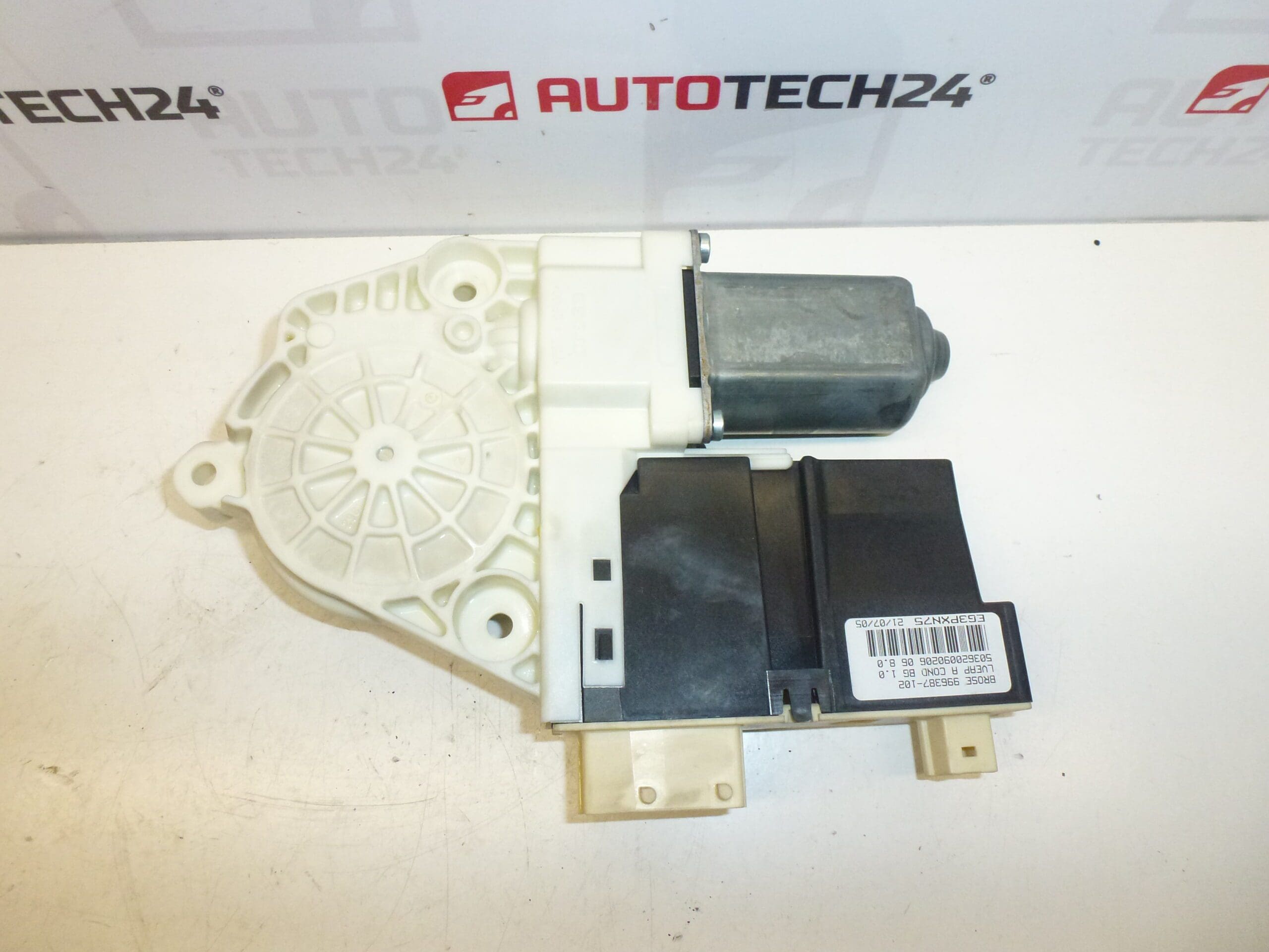 Motor ľavého predného sťahovania okna Peugeot 307 CC 9221CL