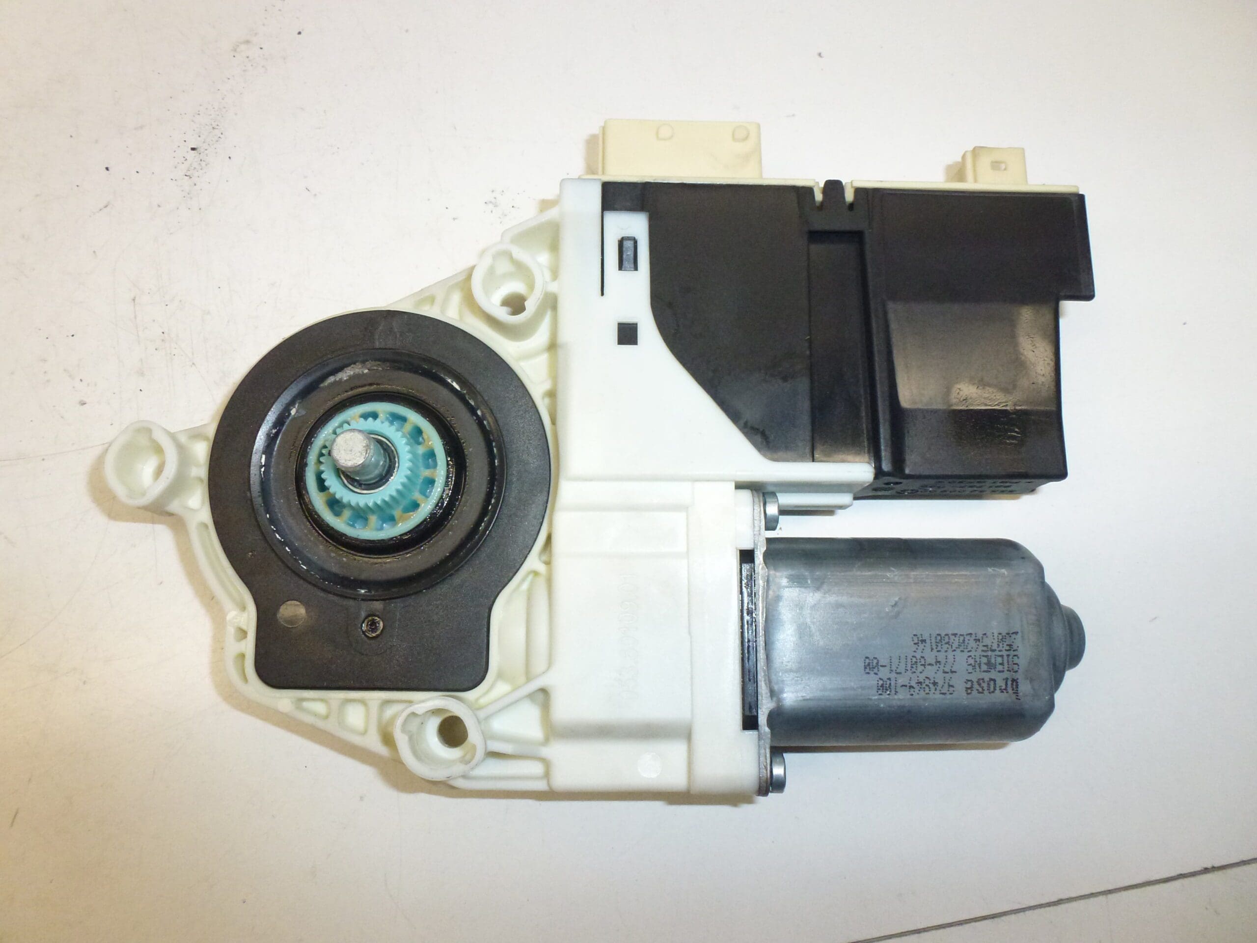 Motor ľavého predného sťahovania okna Peugeot 307 CC 9221CL