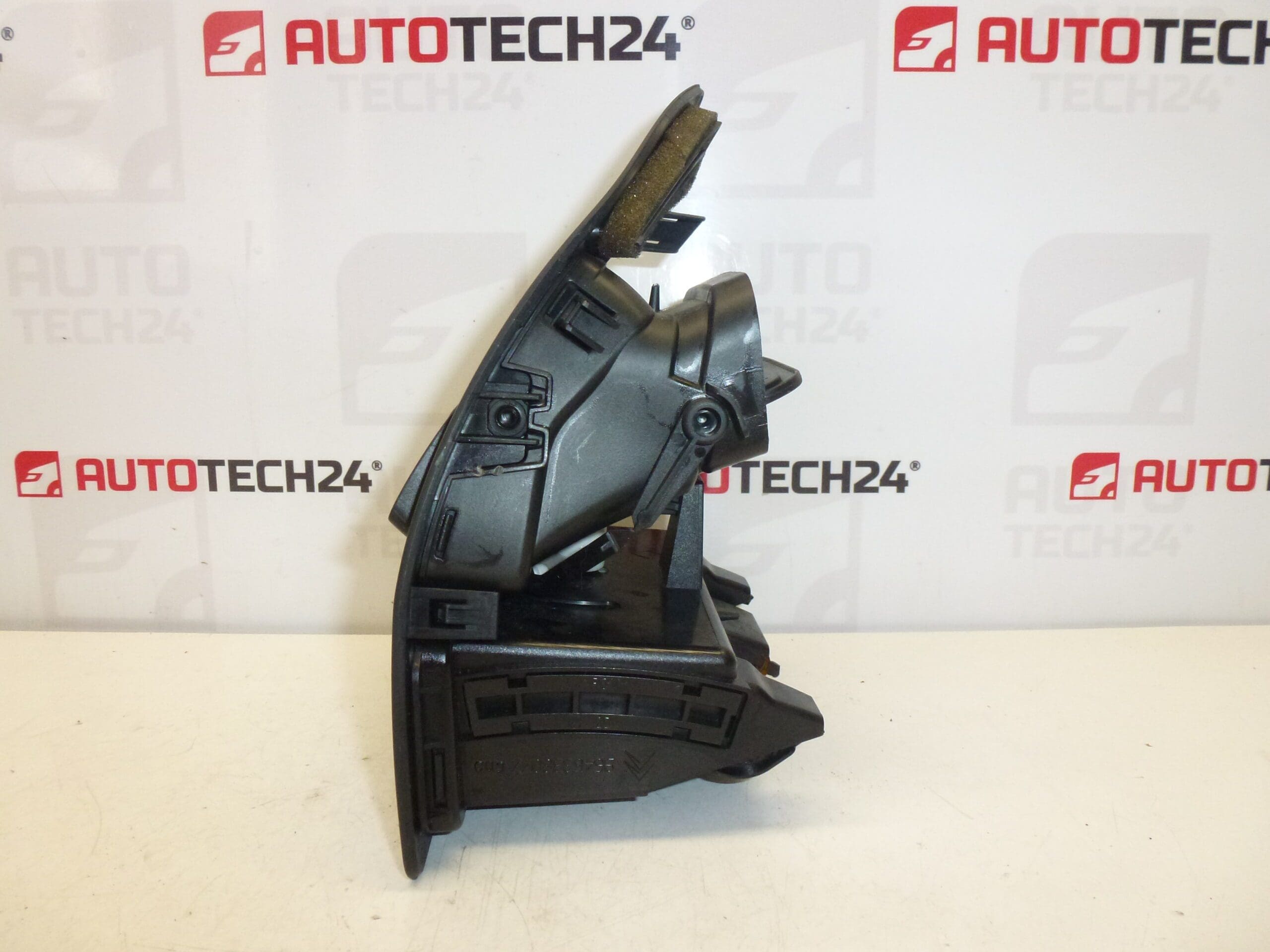 Vetrací otvor ľavý Citroën C4 9646338077 8265Q0 8265P8
