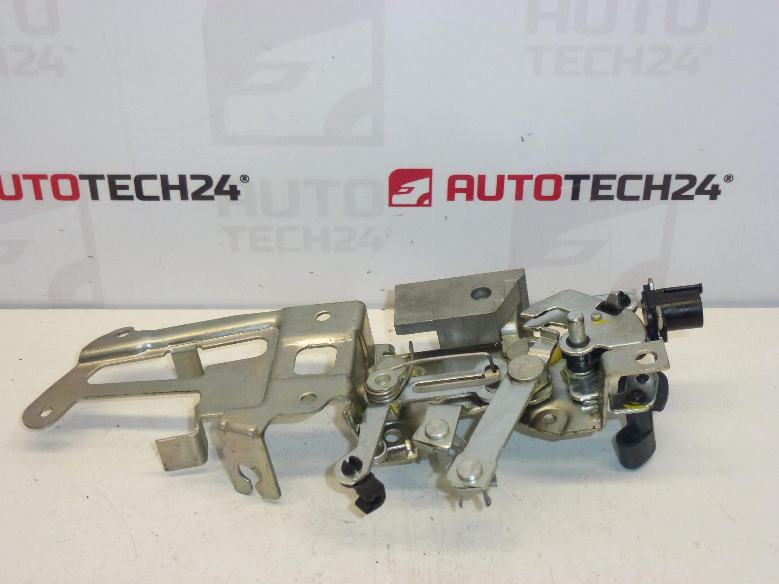 Zámok pravých zadných dverí Citroën Peugeot 9138H2