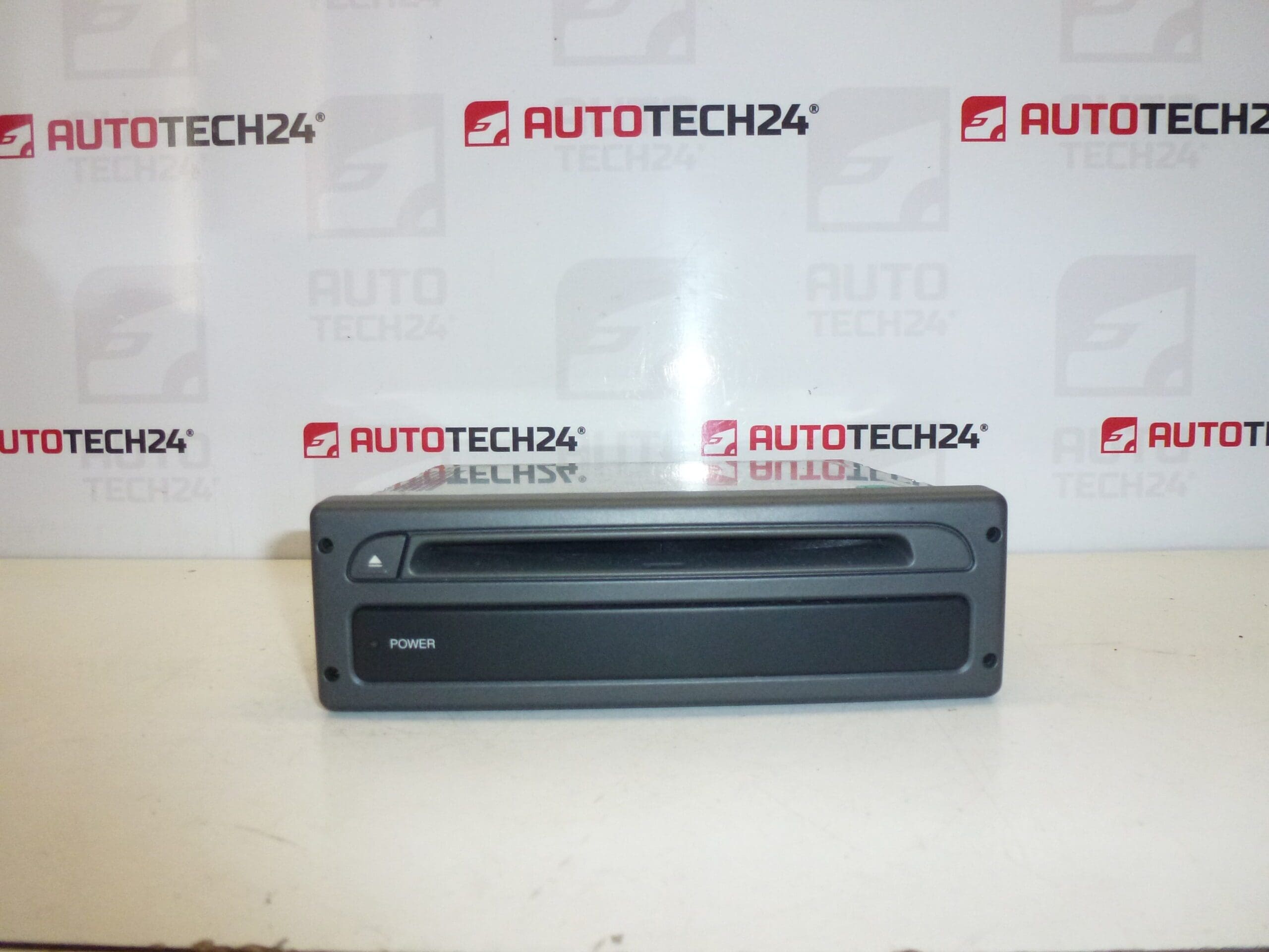 Čítacie zariadenie navigácia Citroën Peugeot 9644987380