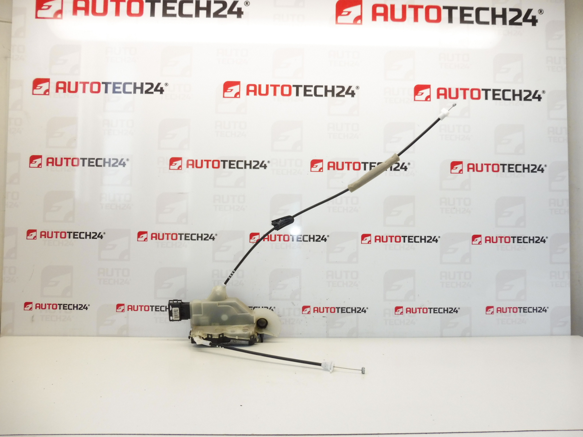 Zámok ľavých predných dverí Peugeot 308 A048069 A04944 9800616680