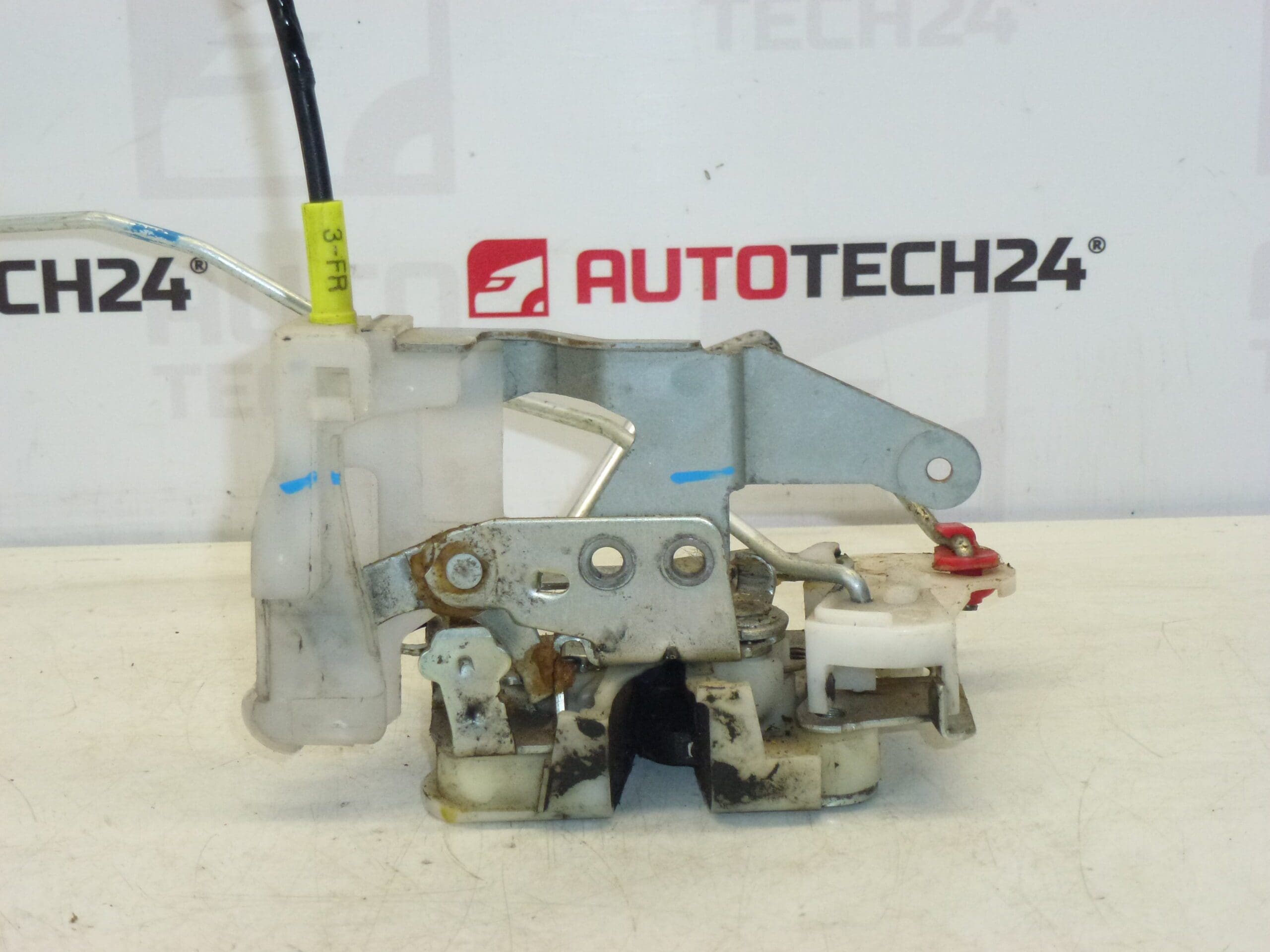 Zámok ľavých dverí Citroën C1 Peugeot 107 9135S2