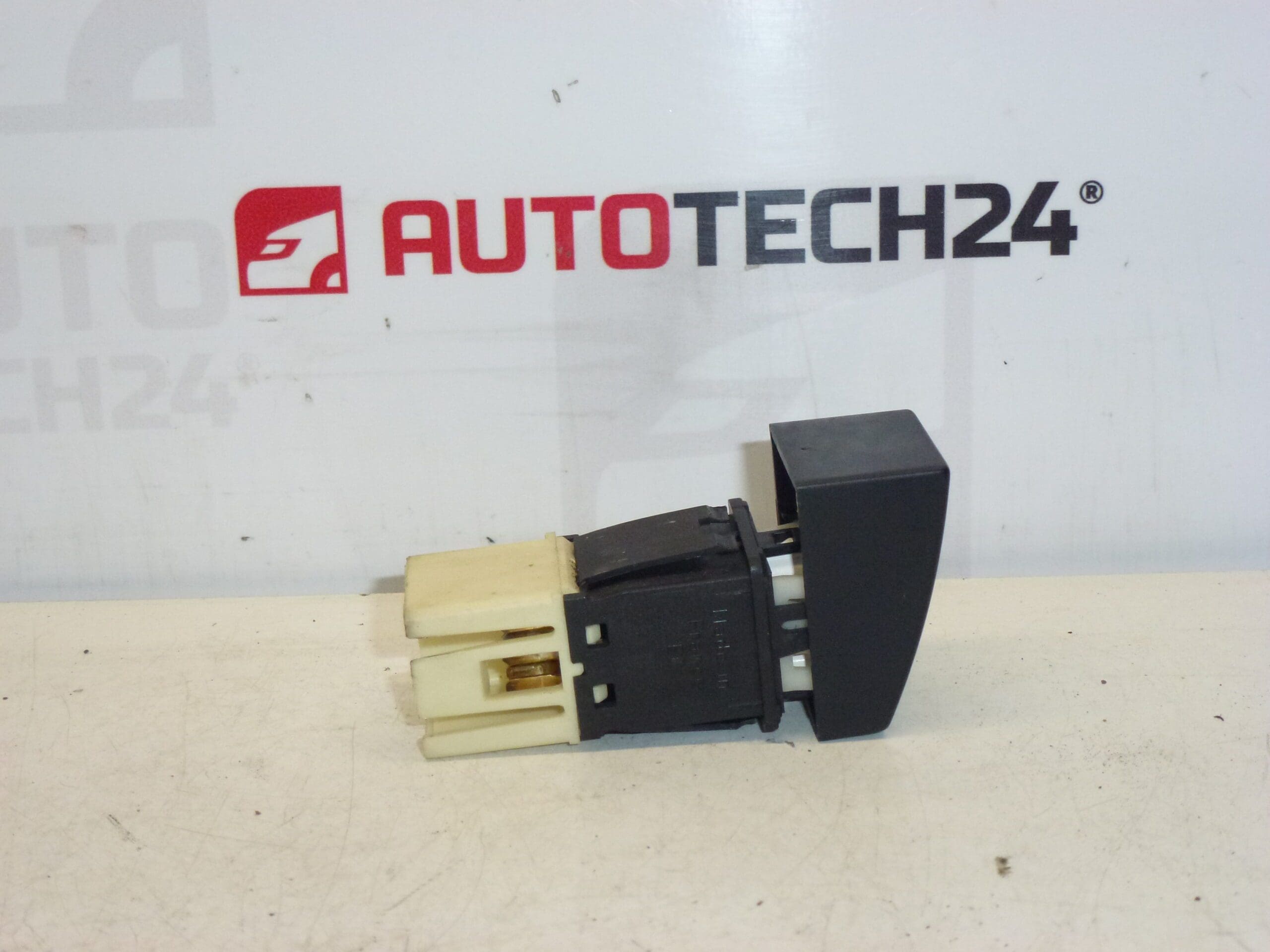 Vypínač ESP Peugeot 406 6554K6