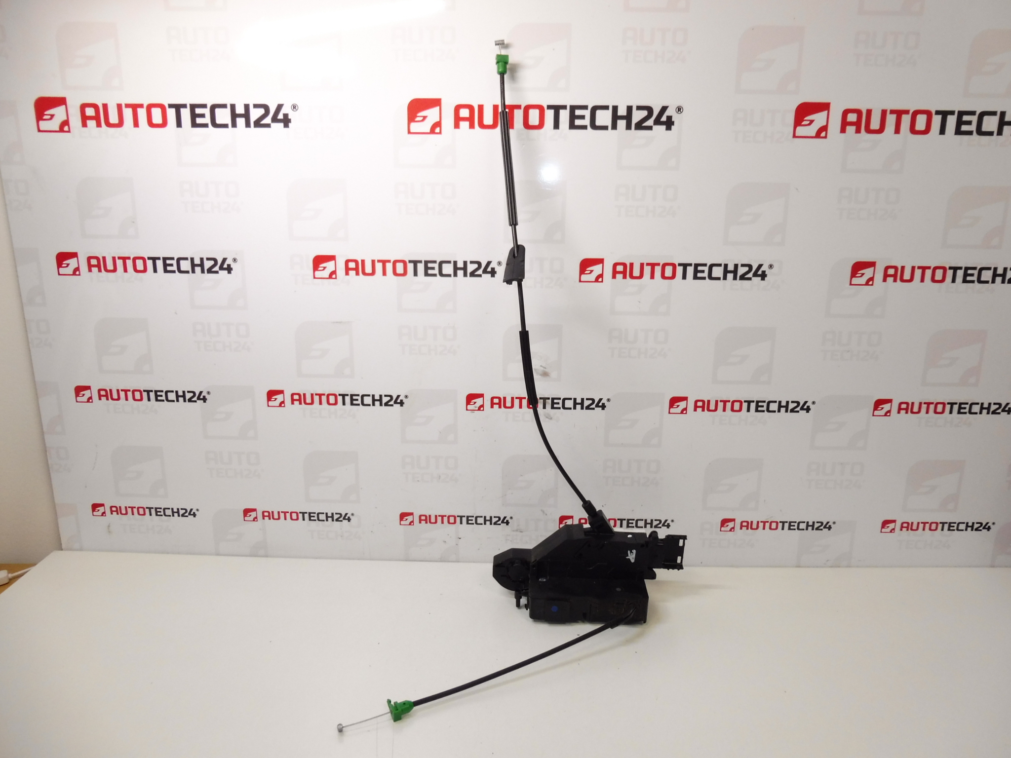 Zámok pravých predných dverí Citroën C3 Picasso 9136FH