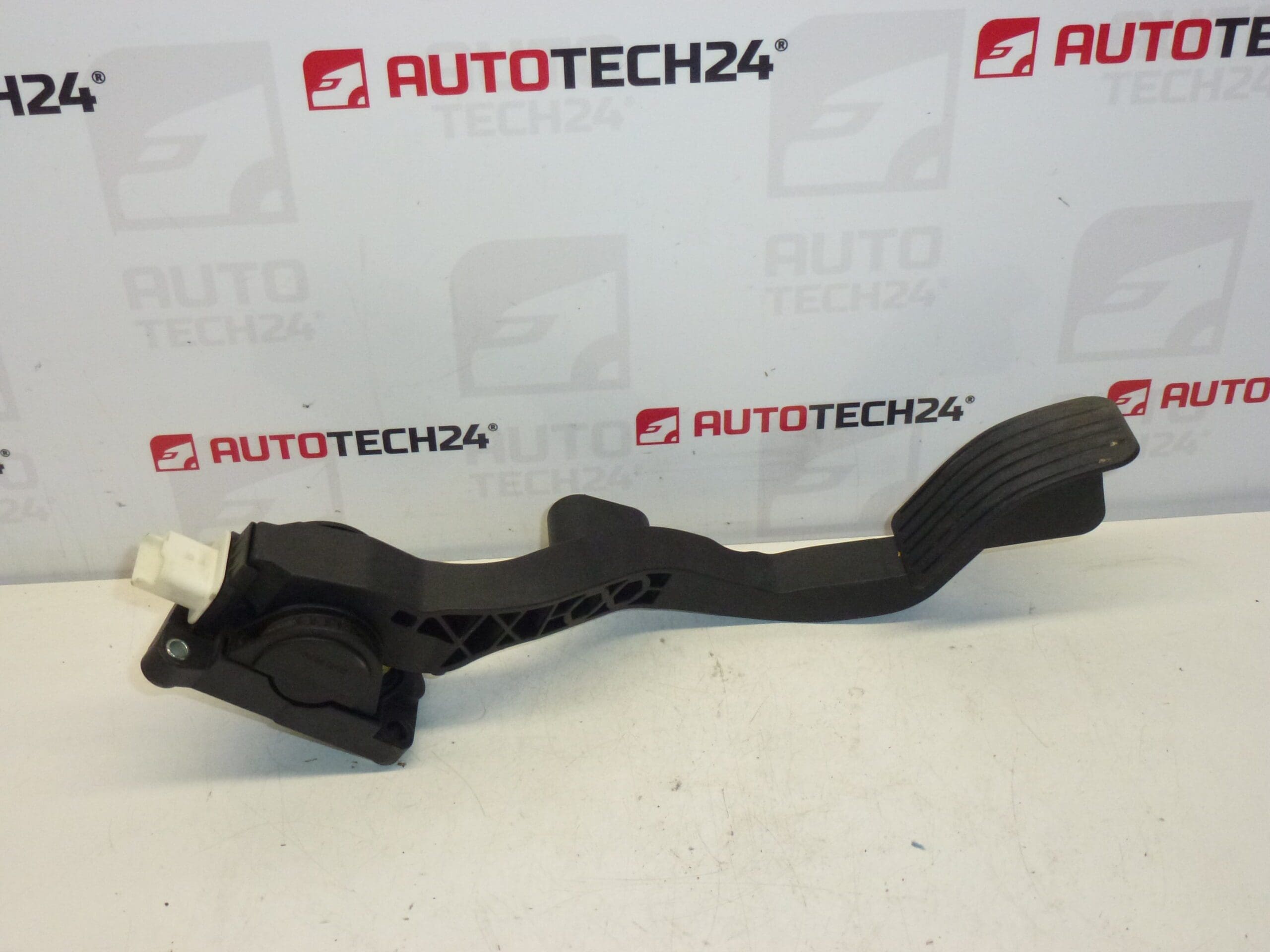 Plynový pedál Peugeot 206 Bosch 9643084880 0280752248