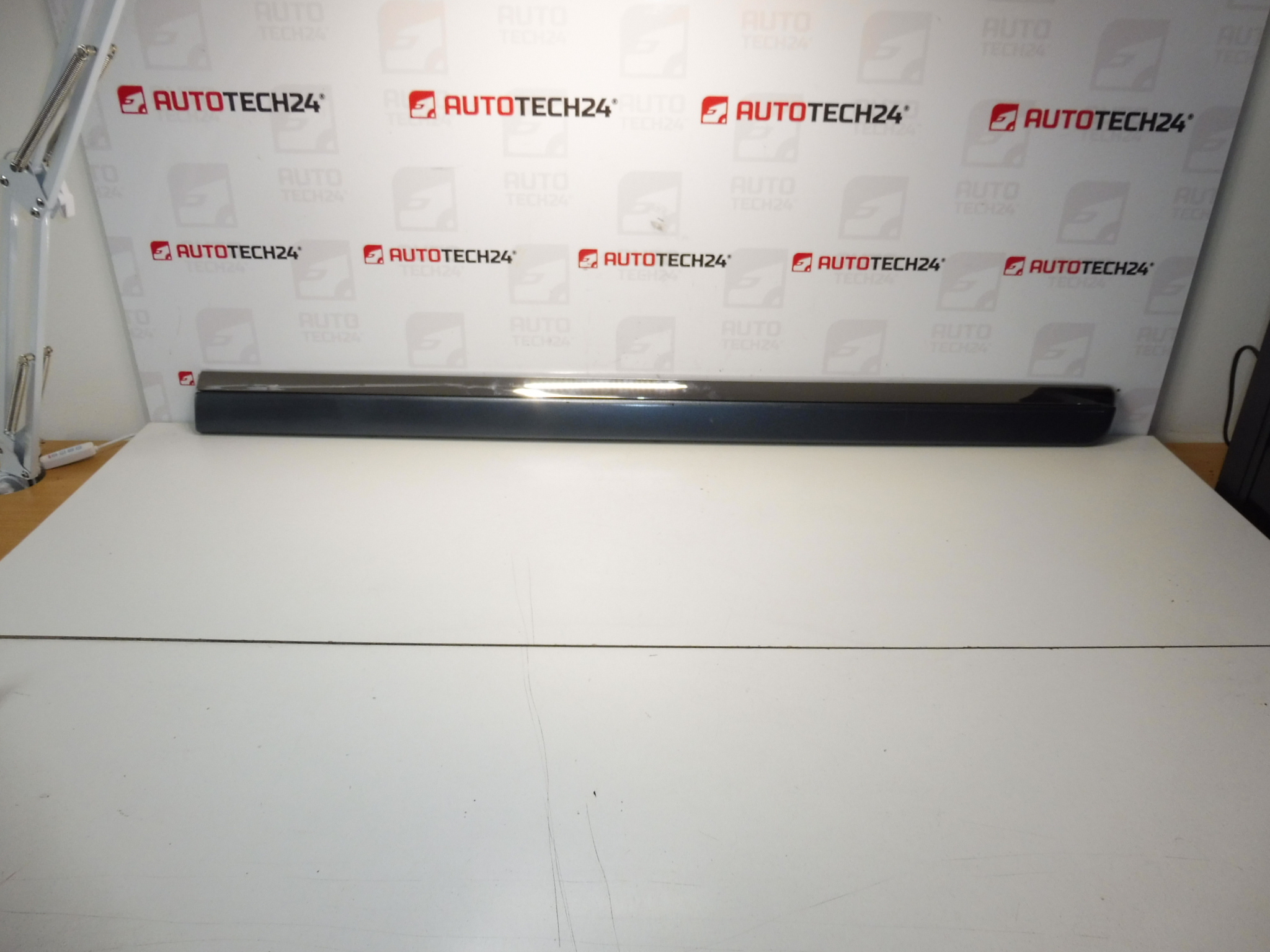 Lišta ľavých zadných dverí Citroen C8 Peugeot 807 EZW 1401029977 8546W2