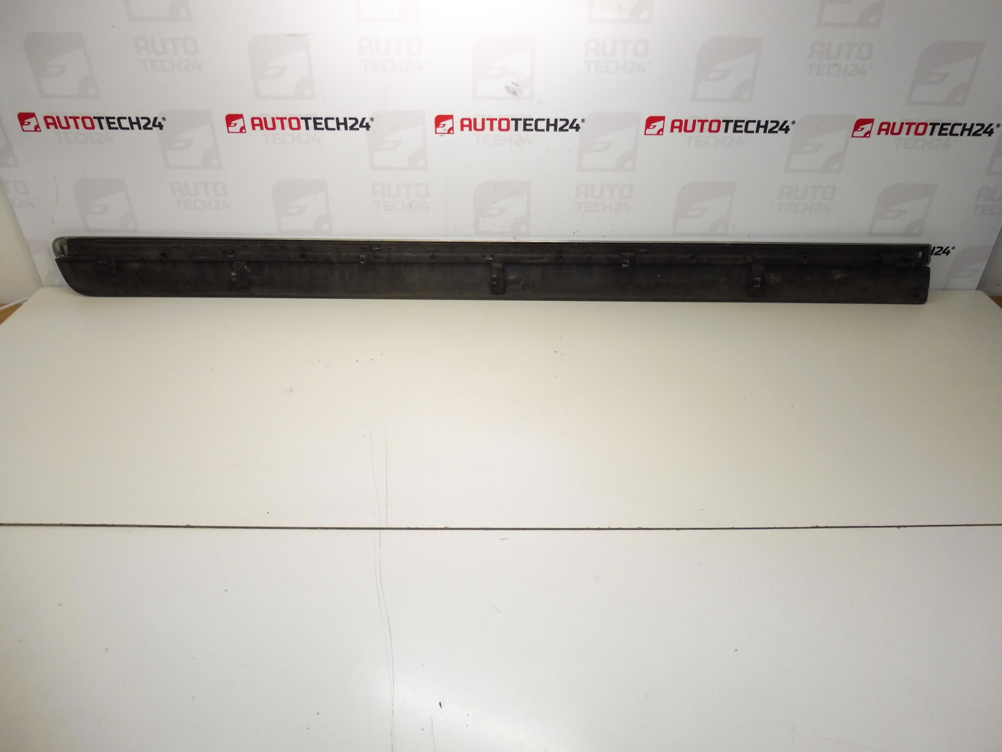 Lišta ľavých zadných dverí Citroen C8 Peugeot 807 EZW 1401029977 8546W2