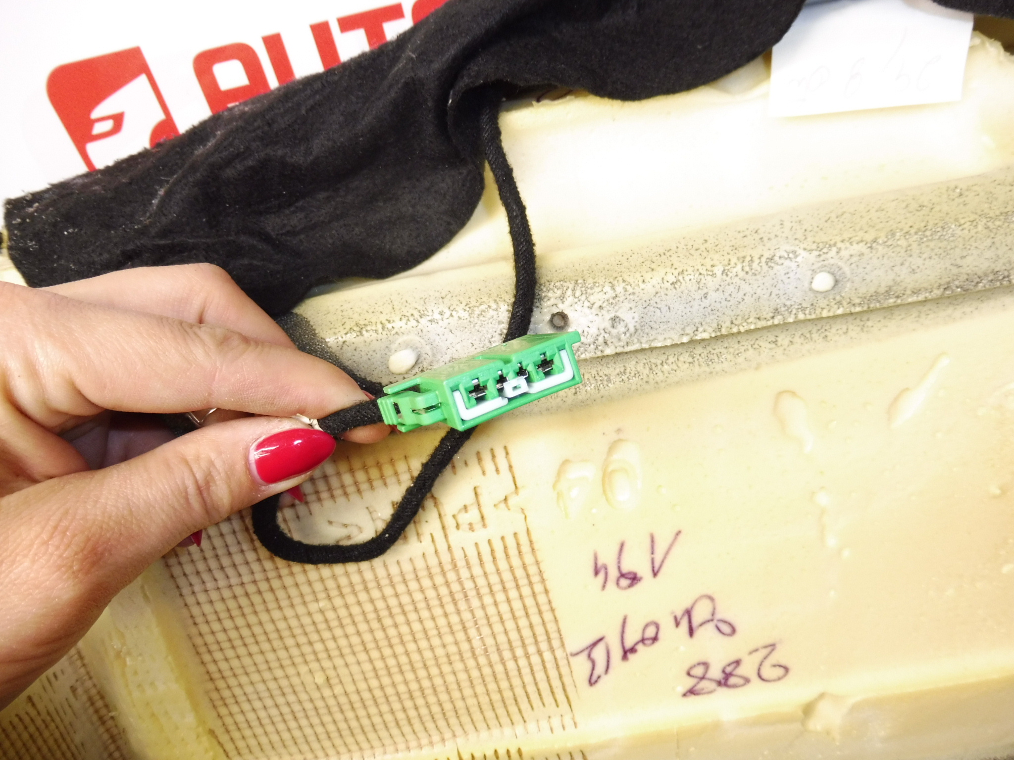 Poťah sedadla vodiča vyhrievaný Peugeot 308 16104799EY