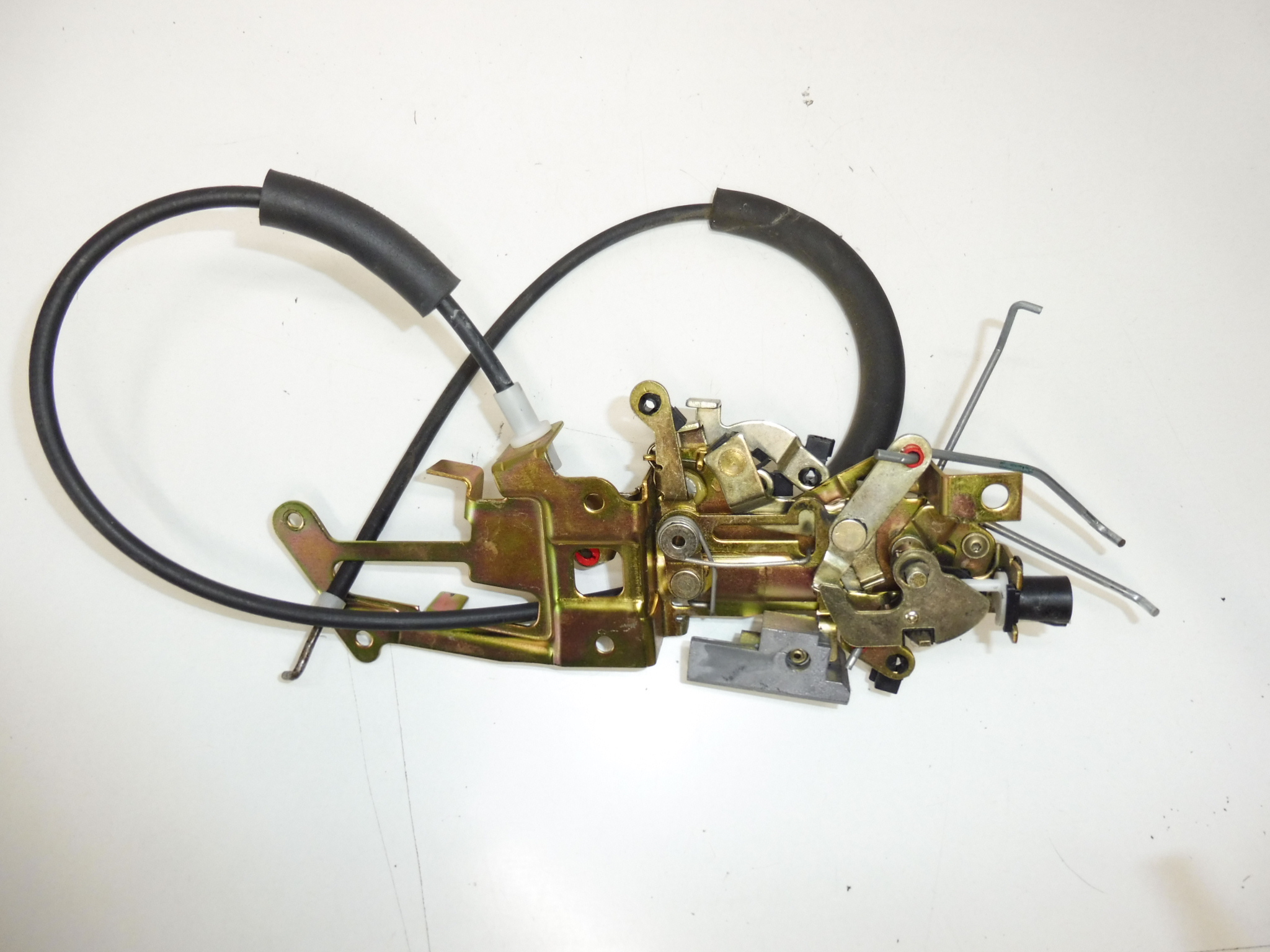 Zámok ľavých zadných dverí Citroën Peugeot Partner 9138F6