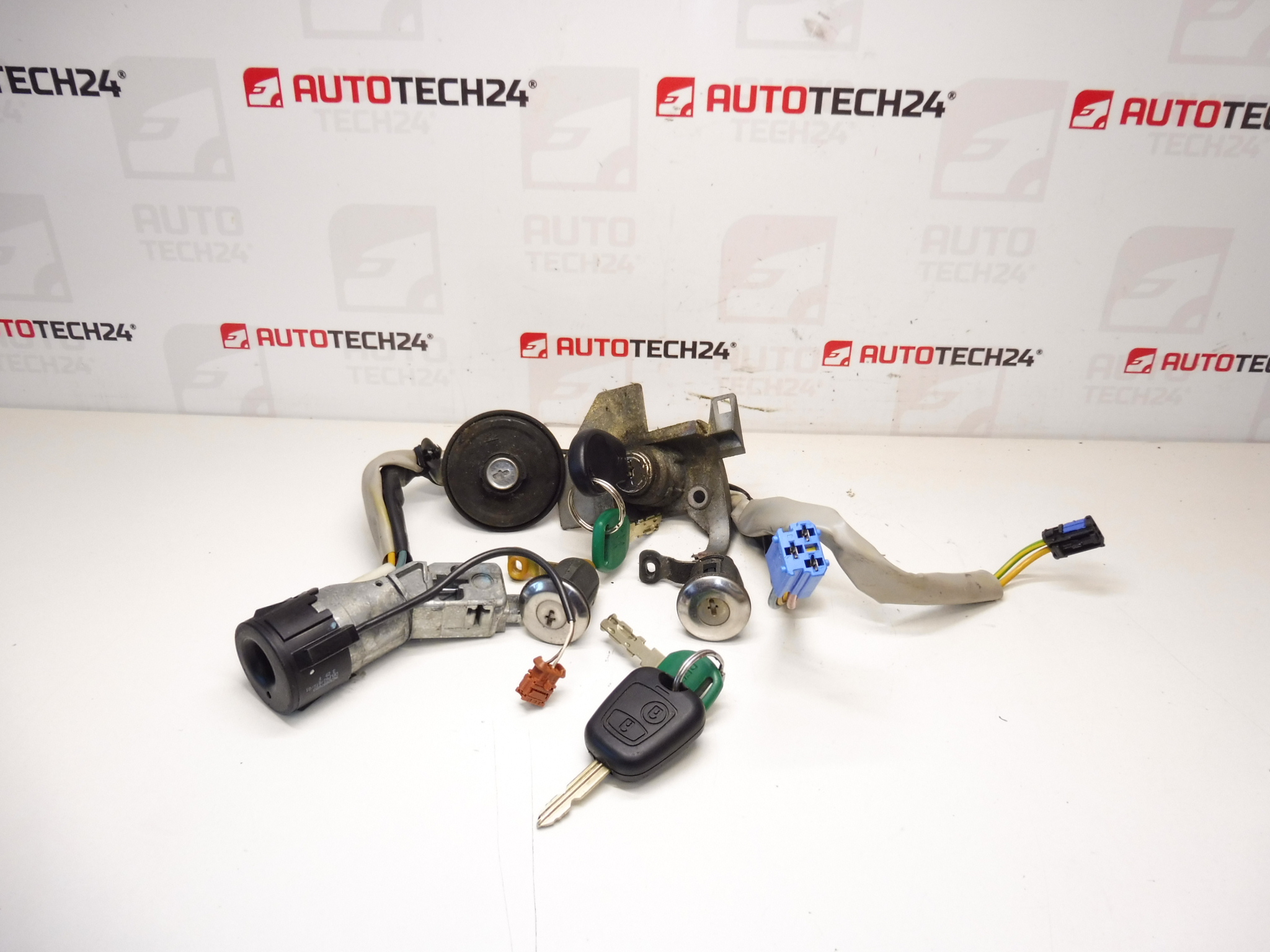 Súprava 2 kľúčov a zámkov Citroën Berlingo II 4162CF 4162CH