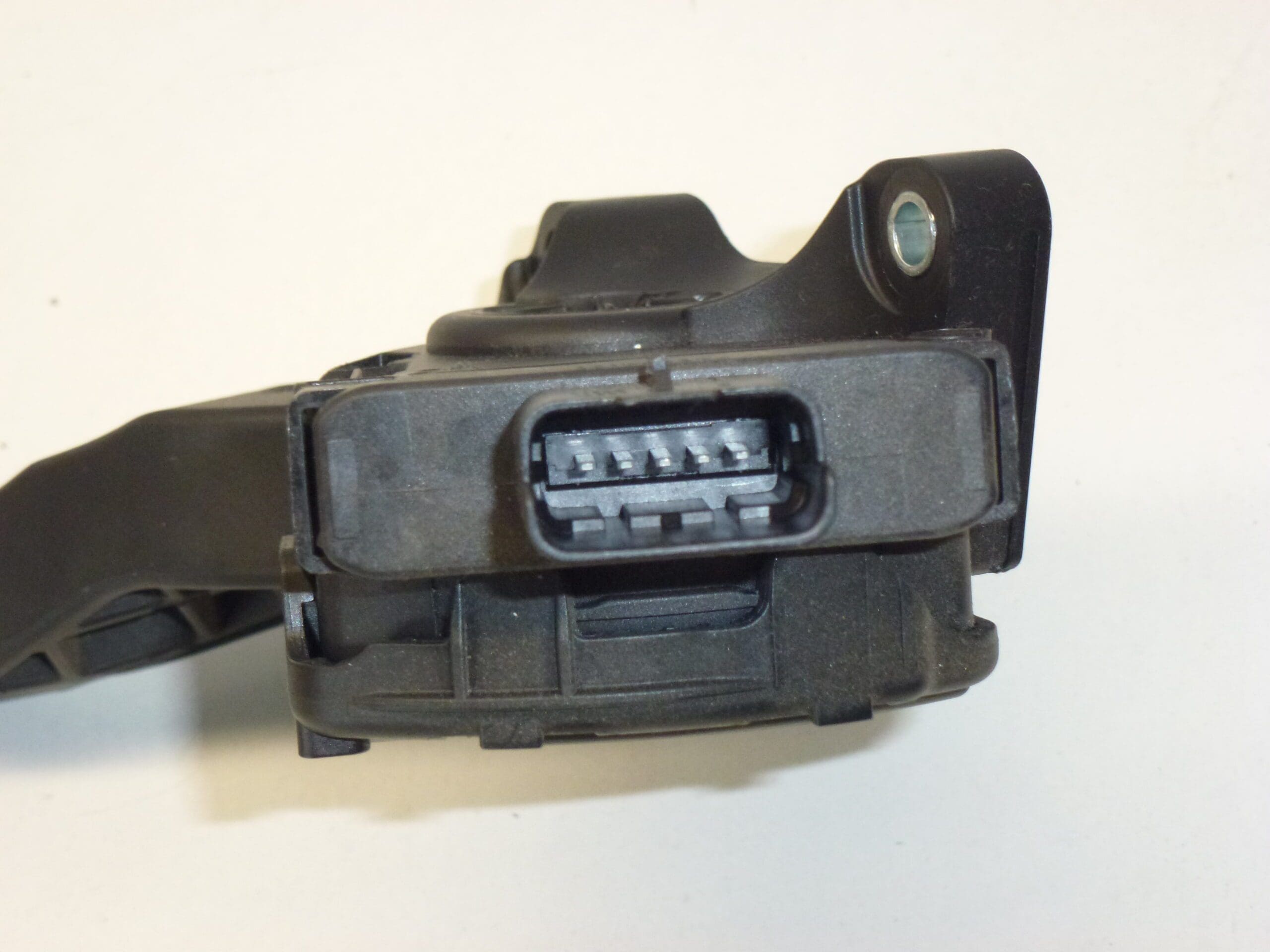 Plynový pedál HELLA Citroën Peugeot 9681530380 1601Y4