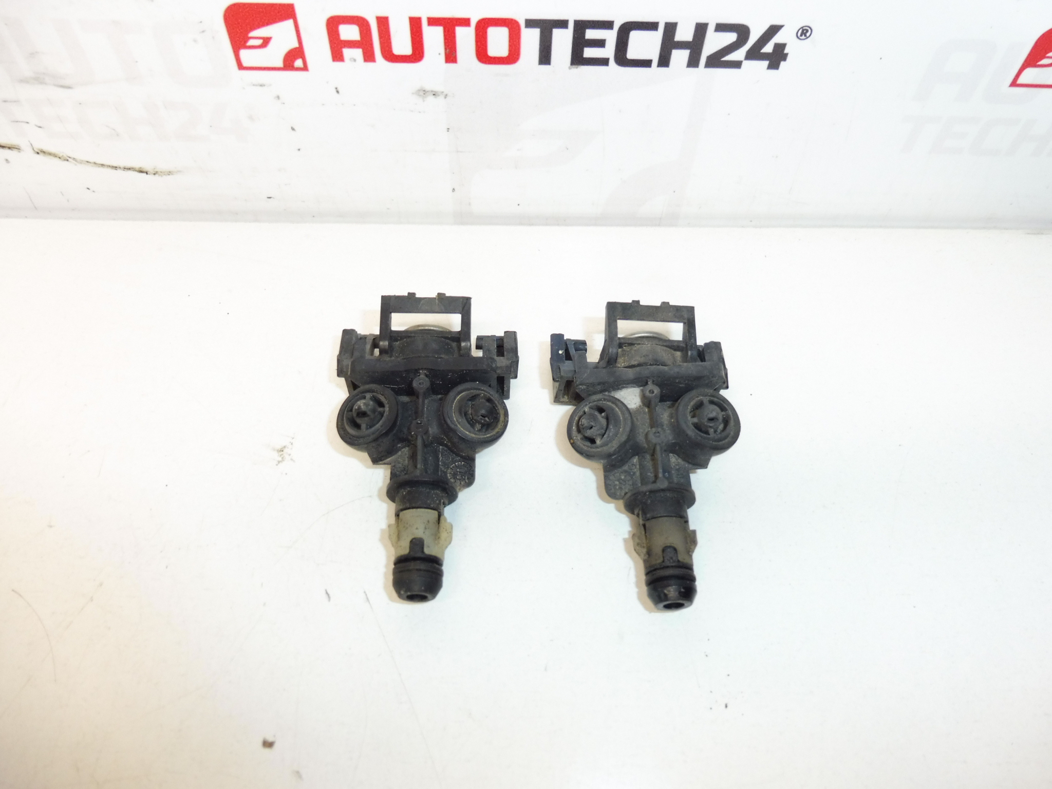 Trysky ostrekovača svetlometov Citroën C5 II 6438P5 6438P6