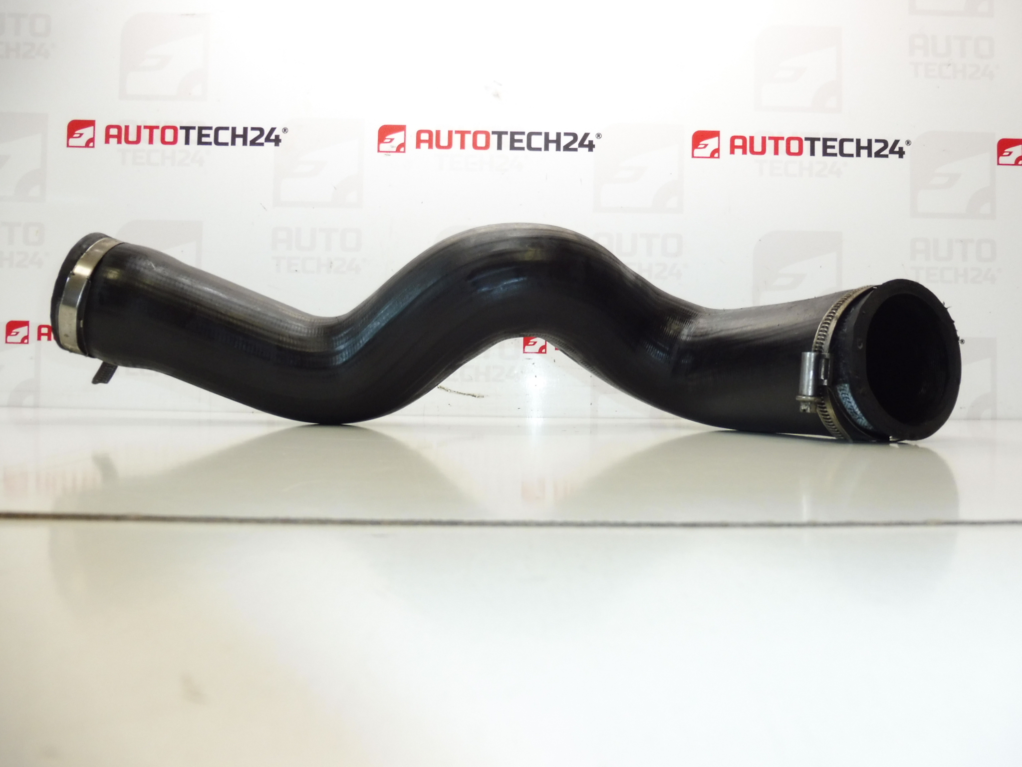 Prípojka vzduchu pri výmenníku Citroën Peugeot 2.0 a 2.2 HDI 0382W8