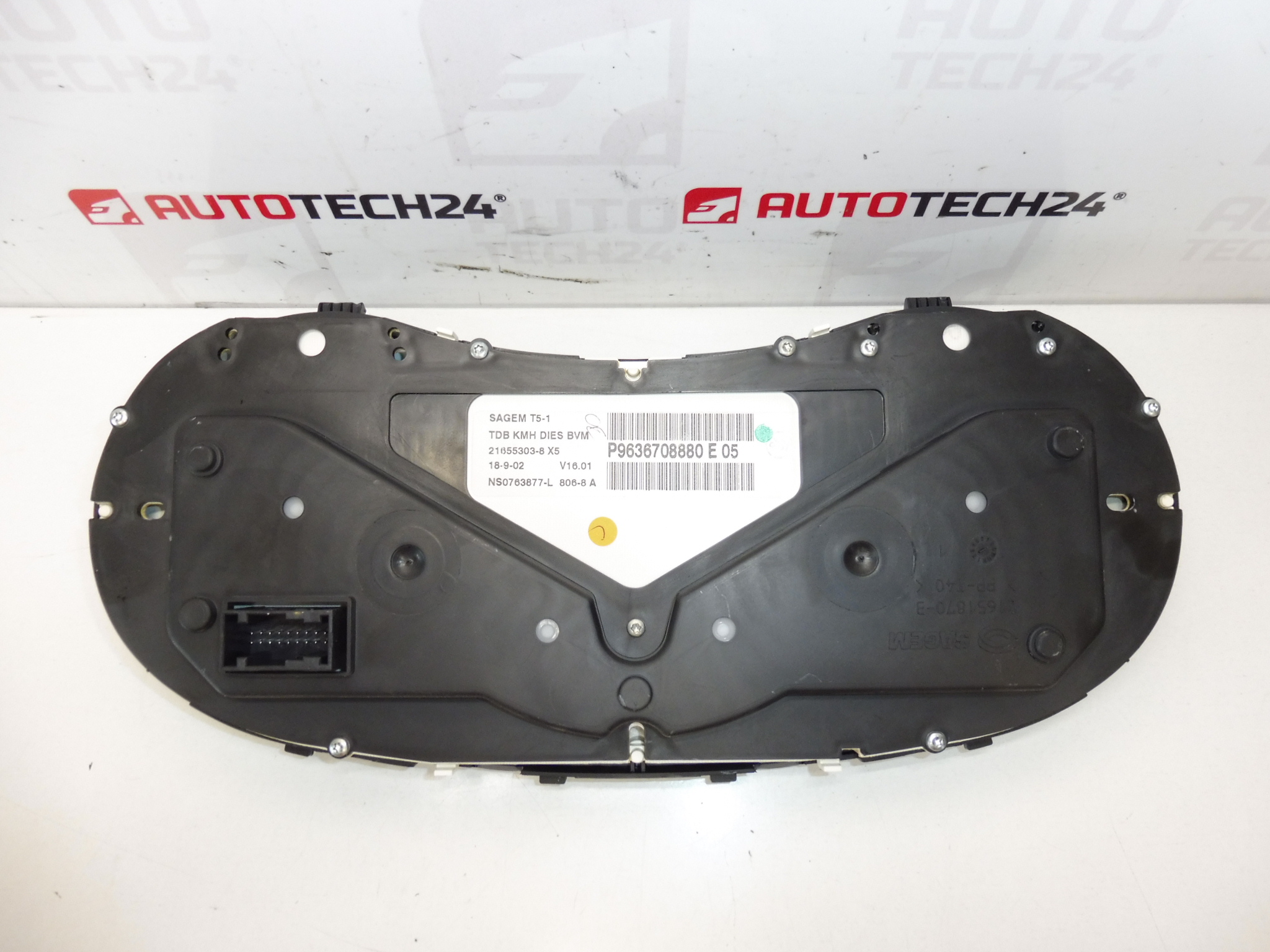 Tachometer Peugeot 307 najazdených 330000 km 9636708880 6104R2