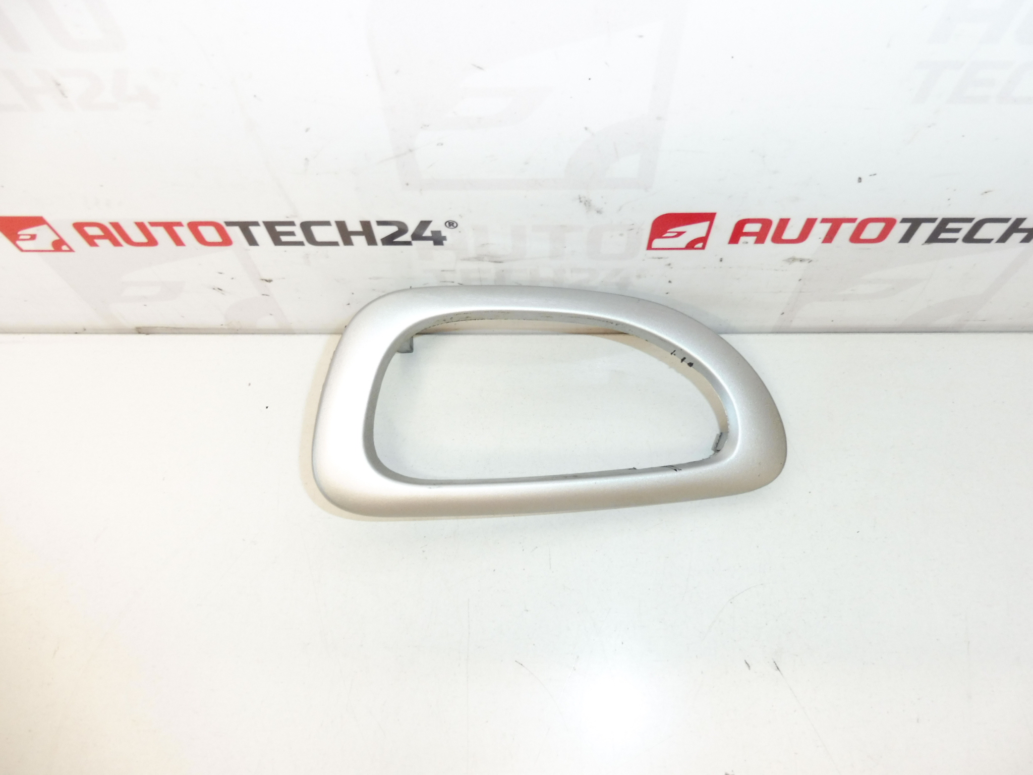 Kryt vnútornej kľučky ľavých predných dverí Peugeot 307 9634769877 9119K1