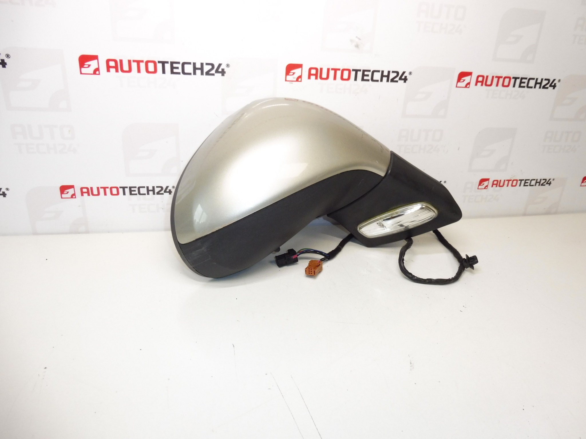 Pravé zrkadlo Peugeot 207 ETSC 96806501XT 8149ZH