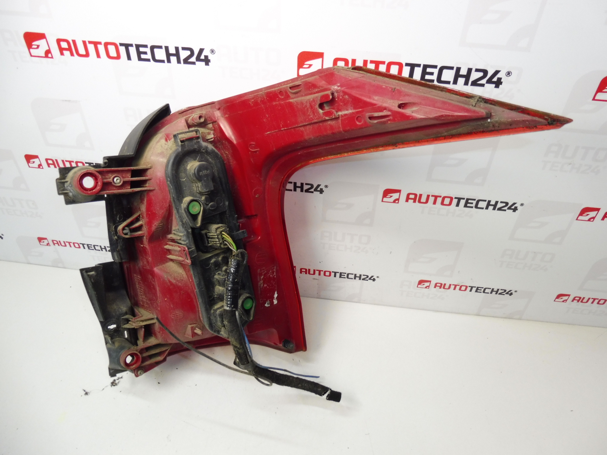 Ľavá zadná lampa Peugeot 5008 I 9672666580 6350KH 6350HX